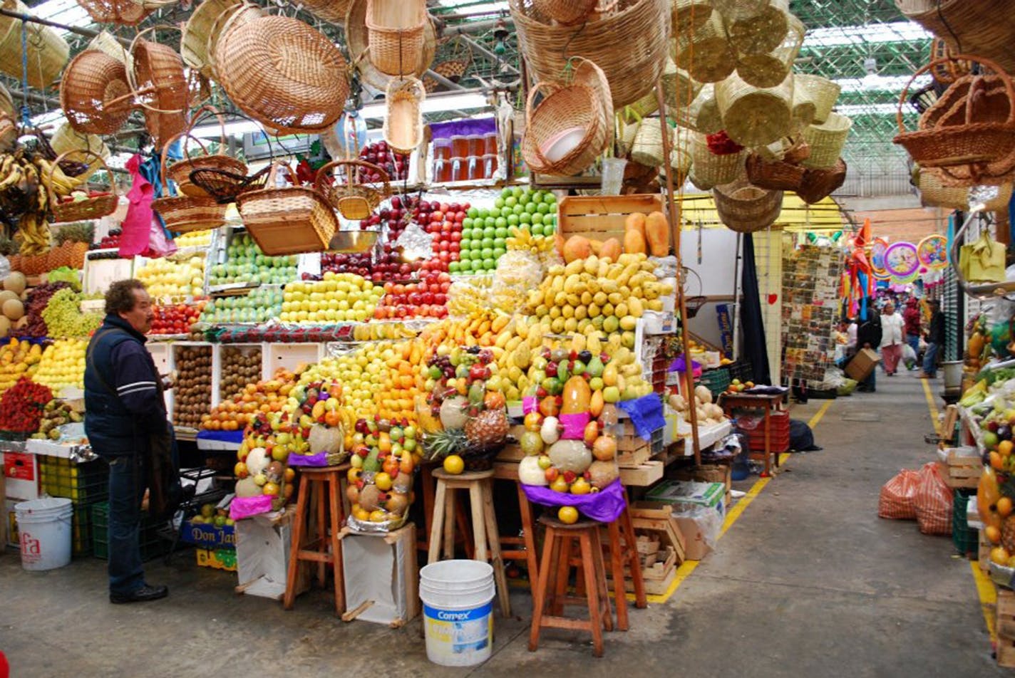 The market at Tlaxcala offers traditional ingredients and a colorful outing for students