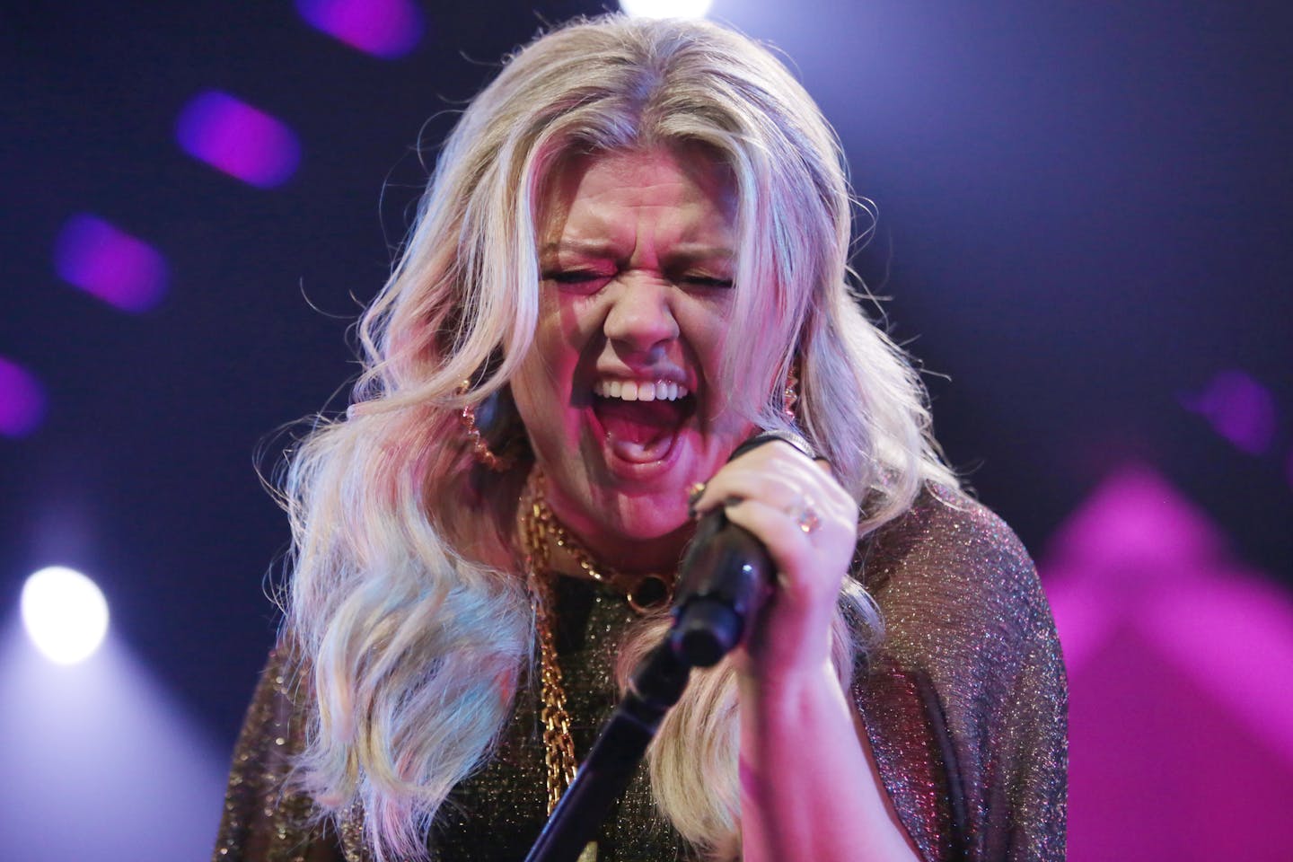 Kelly Clarkson sings her 2004 hit 'Since U Been Gone' to nostalgic fans on Sunday, Feb. 4, 2018 at the Armory in Minneapolis, Minn.