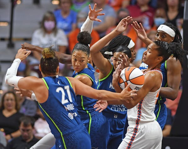 Lynx left out of playoffs after season-ending loss at Connecticut