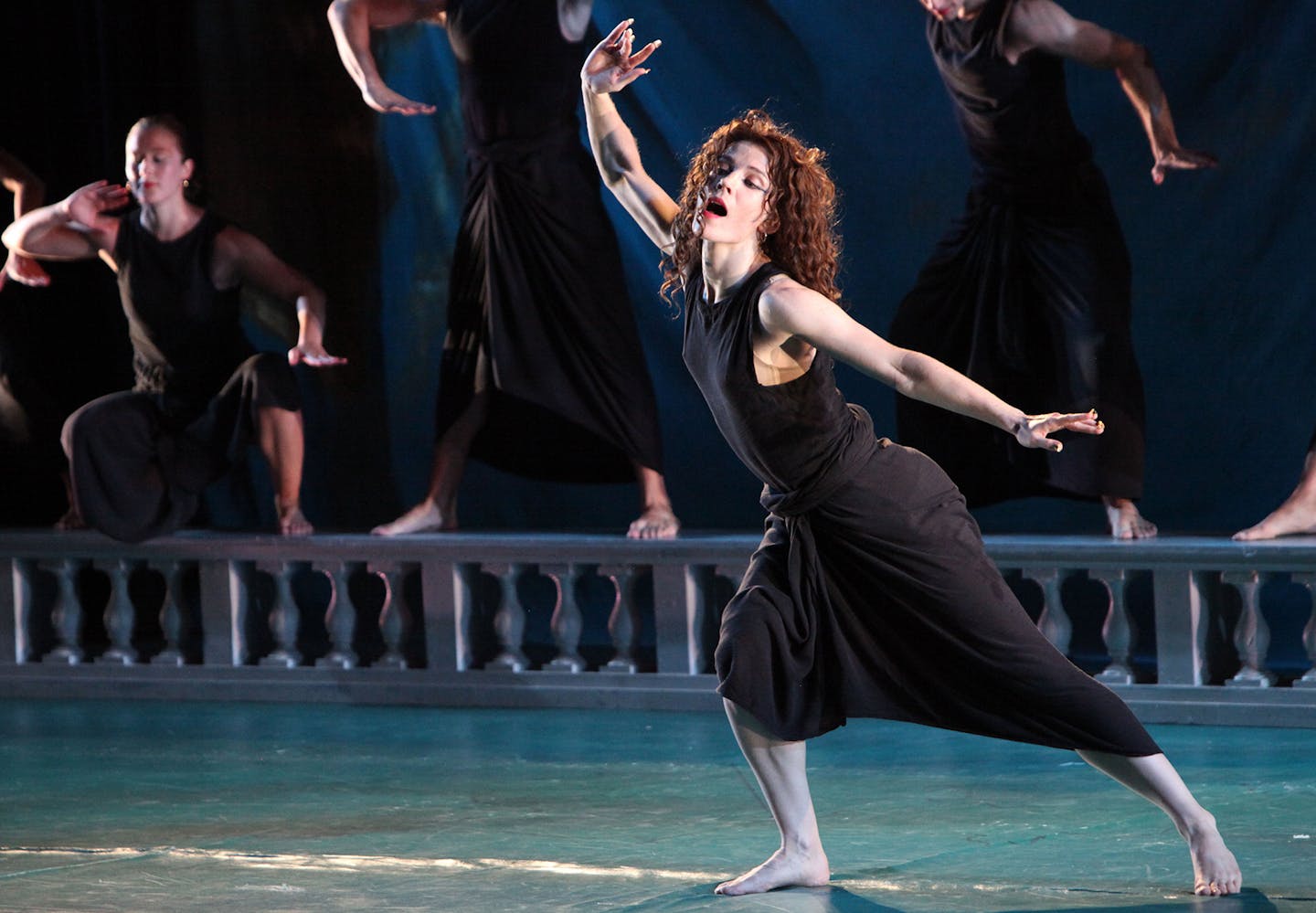 Laurel Lynch as the Sorceress in "Dido and Aeneas" by Mark Morris Dance Group; at the back, her troupe of witches. Photo: Hilary Scott