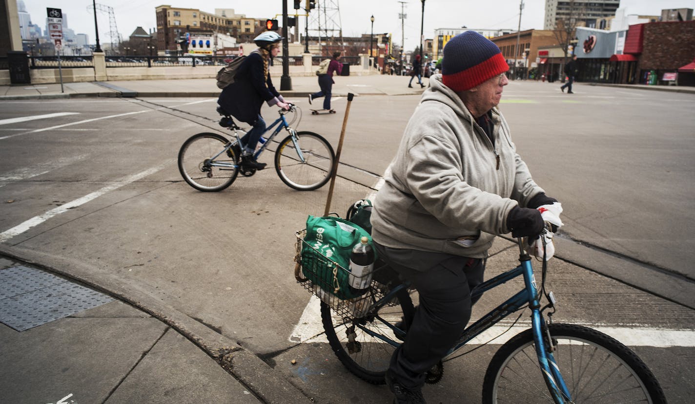 Bikers in Dinkytown have their own lanes to negotiate the traffic. Minneapolis has the densest bike network of the nation's 50 most populous cities. It's so far ahead that it has 30 more bike lanes per square mile than runner-up Boston, and five times the median for those cities]. Richard Tsong-Taatarii/rtsong-taatarii@startribune.com ORG XMIT: MIN1603091726521961