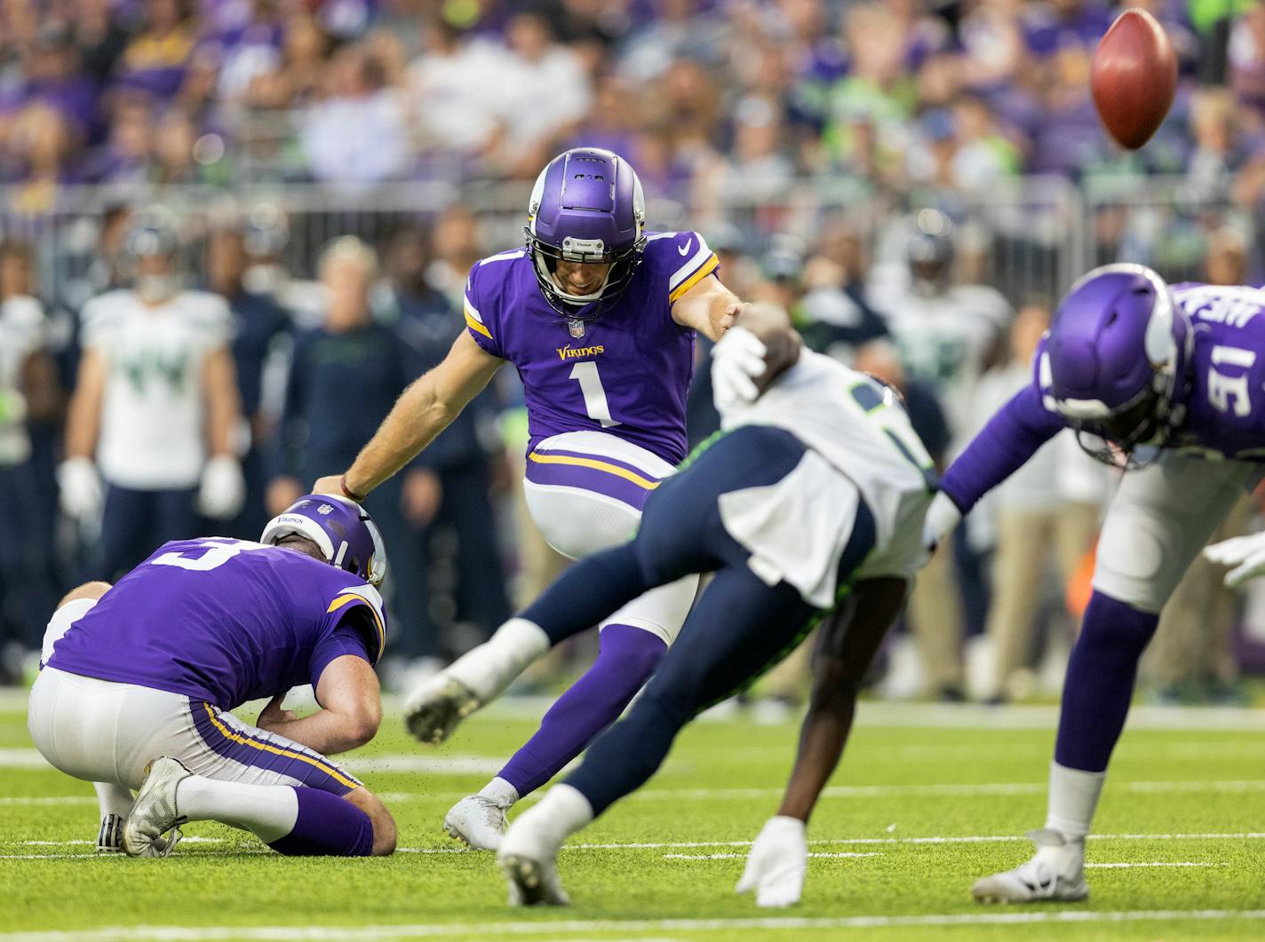 Minnesota Vikings Greg Joseph (1) made field goal in the fourth quarter.