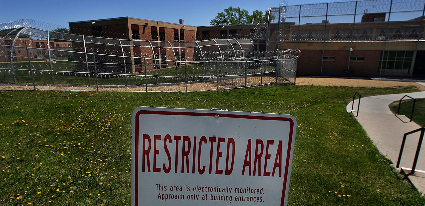 JIM GEHRZ &#xd4; jgehrz@startribune.com St. Peter/May 27, 2008/12:00PM] Pexton Hall is a heavily secured building at the treatment facility in St. Peter where some of those who have been civilly committed to the Minnesota Sex Offender Program (MSOP) are held. ORG XMIT: MIN2013080517153850 ORG XMIT: MIN1507021133540525 ORG XMIT: MIN1511061733360155