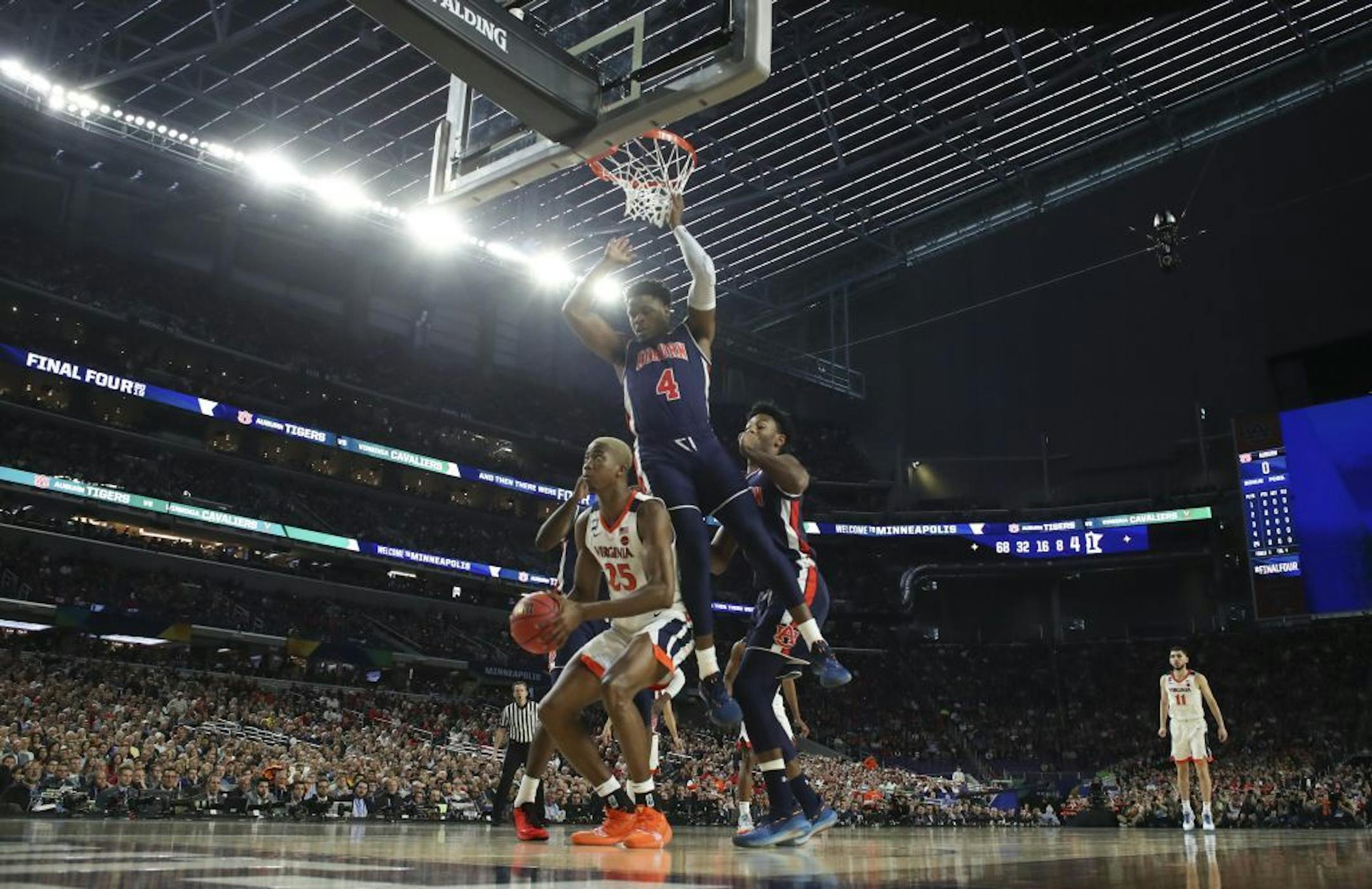 Virginia Cavaliers forward Mamadi Diakite (25) prepared to shoot after Auburn guard Malik Dunbar (4) committed to a block during the first half.