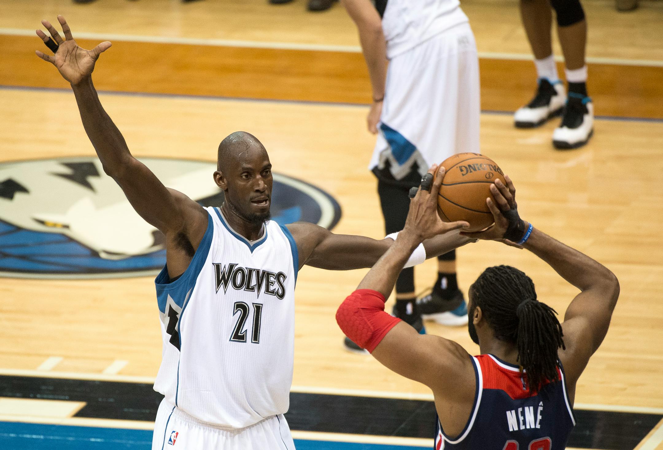 Kevin Garnett (21) guards an inbound bass by Washington Wizards forward Nene Hilario (42) during the second quarter of Wednesday night's game.