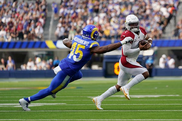 Arizona Cardinals quarterback Kyler Murray evades the tackle attempt from Los Angeles Rams linebacker Obo Okoronkwo on Sunday.