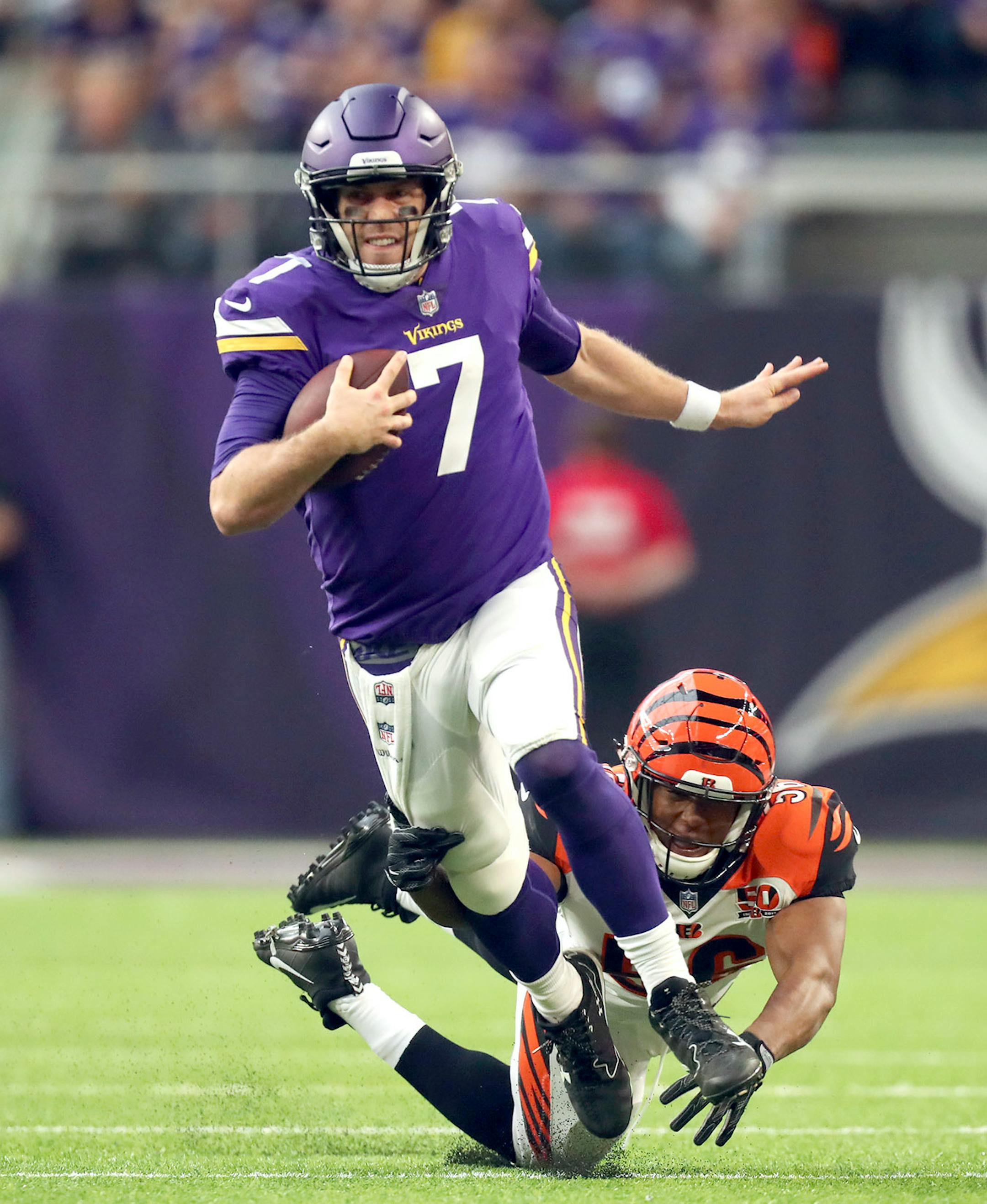 Minnesota Vikings quarterback Case Keenum (7) eluded Cincinnati Bengals linebacker Hardy Nickerson (56) while running for a 20 yard gain in the first quarter.