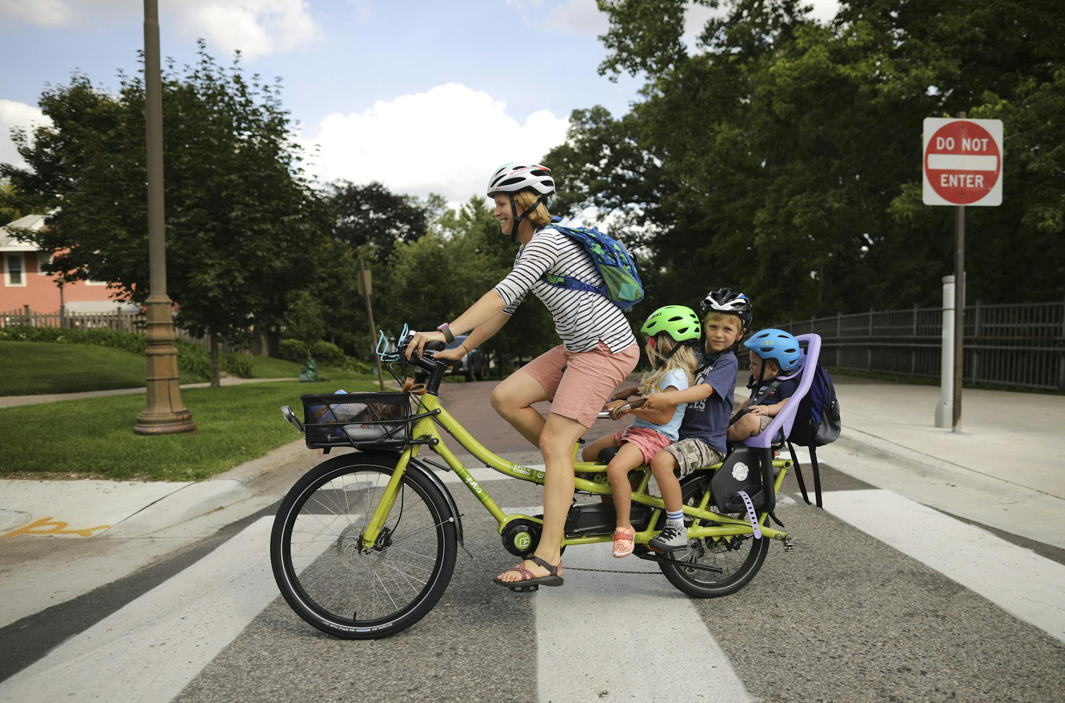 Stephanie Brodegard crossed W. Minnehaha Parkway as she biked home from her son's school with all three of their kids seated on the back rack of her cargo bike. The kids are, front to back, Darcy, 4, Grant, 6, and Lewis, 1. ] JEFF WHEELER • jeff.wheeler@startribune.com Stephanie and Bill Brodegard decided to go without a car for year. They are among a growing number of families with small kids who eschew vehicles for a minivan of the two wheeled variety: cargo bikes. Stephanie and Bill ro