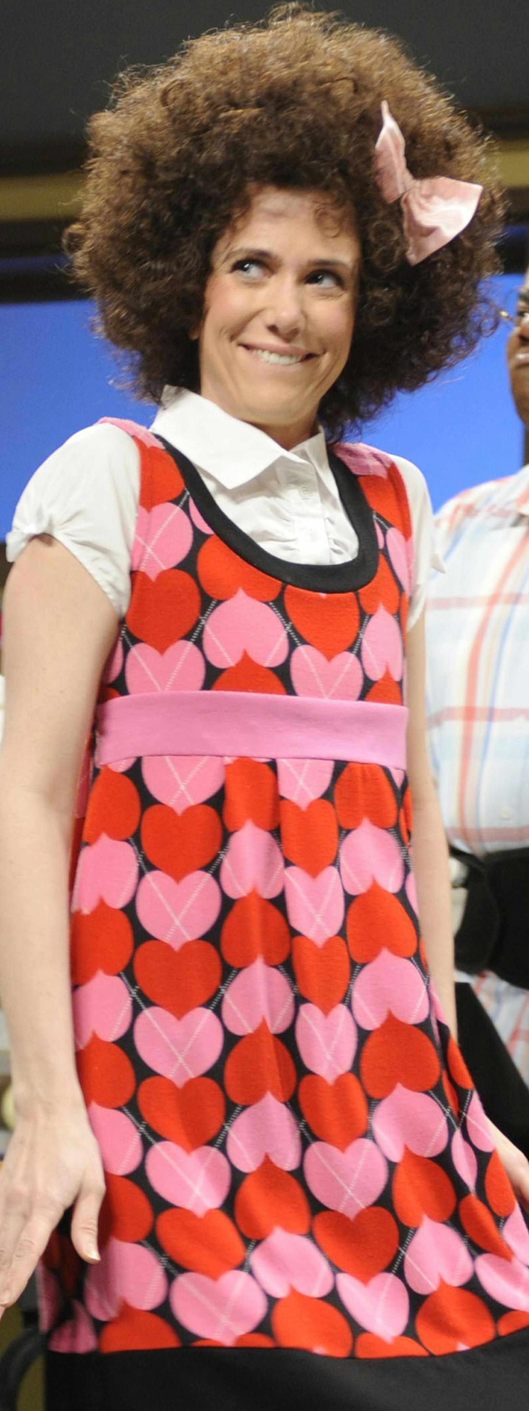 SATURDAY NIGHT LIVE -- "Drew Barrymore" Episode 1557 -- Airdate 10/10/2009 -- Pictured: (l-r) Bobby Moynihan, Kristin Wiig, Kenan Thompson, Abby Elliot -- Photo by: Dana Edelson/NBCU Photo Bank