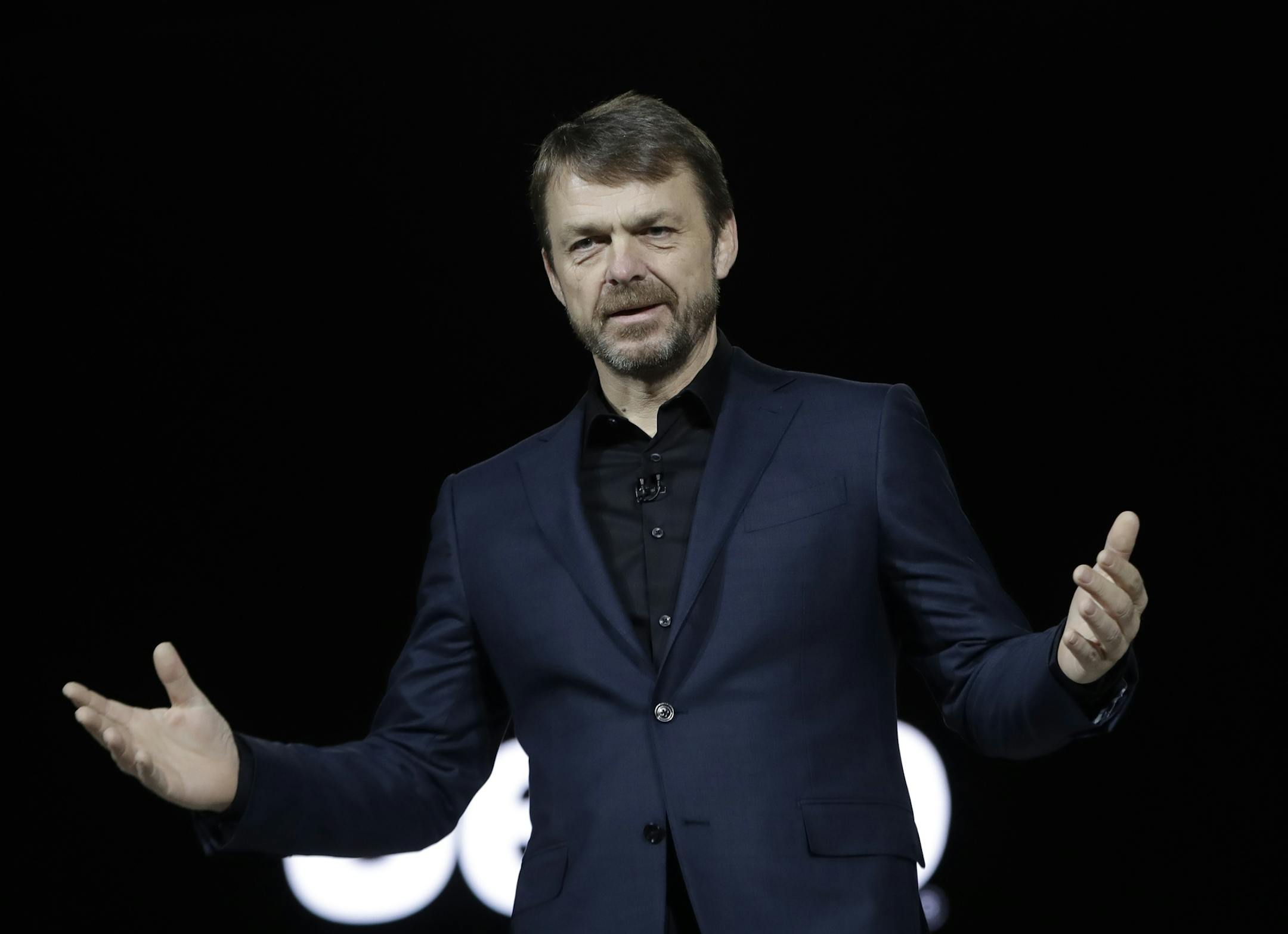 In this photo taken on Tuesday, Jan. 16, 2018, Mike Manley, head of Jeep Brand, introduces the 2019 Jeep Cherokee during the North American International Auto Show, in Detroit. Fiat Chrysler's board recommends Jeep executive Mike Manley to replace seriously ill CEO Sergio Marchionne, Saturday, July 21, 2018. (AP Photo/Carlos Osorio)