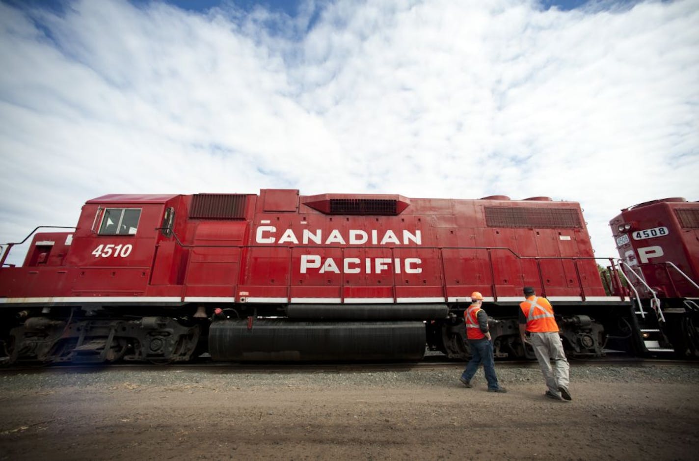 Canadian Pacific trainmaster Pat Siverling, right, showed job candidate Anthony Weis around the outside of a locomotive. Canadian pacific plans to add around 1,750 new employees this year.