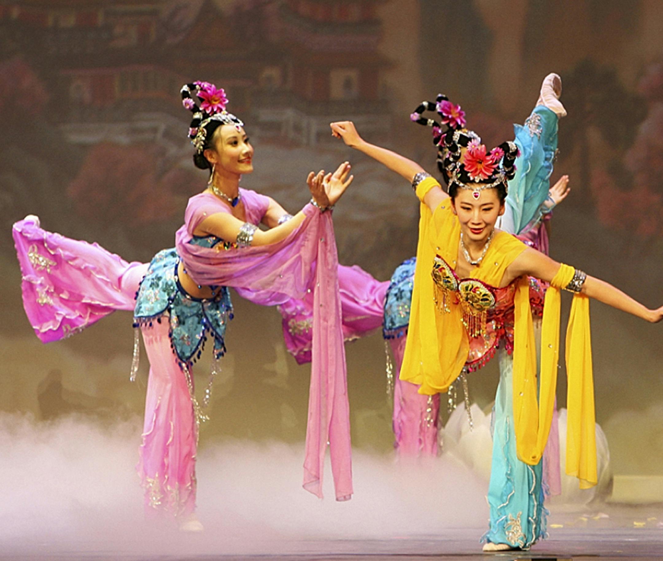 In this photo released by Shen Yun Performing Arts, Cindy Liu, left and Michelle Ren, perform a classical Chinese dance celebrating "The Year of the Tiger," during their first show at Radio City Music Hall in New York, Saturday, Feb. 13, 2010. The company will appear at Radio City Music Hall through Sunday, Feb. 21. (AP Photo/Shen Yun Performing Arts) **NO SALES** ORG XMIT: NYR104 ORG XMIT: MIN1502031058159222