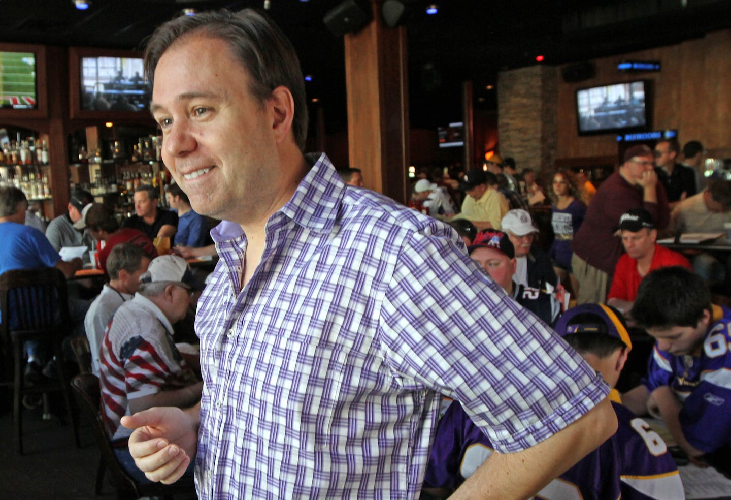 Paul Charchian of Leaguesafe.com talked with some of the 400 to 500 people attending a fantasy football camp at Sneaky Pete's in downtown Minneapolis on 8/18/12. He was talking during a commercial break on the radio show he was doing live at the bar, which was packed with fans of fantasy football.] Bruce Bisping/Star Tribune bbisping@startribune.com Paul Charchian/source. ORG XMIT: MIN1208181541331203