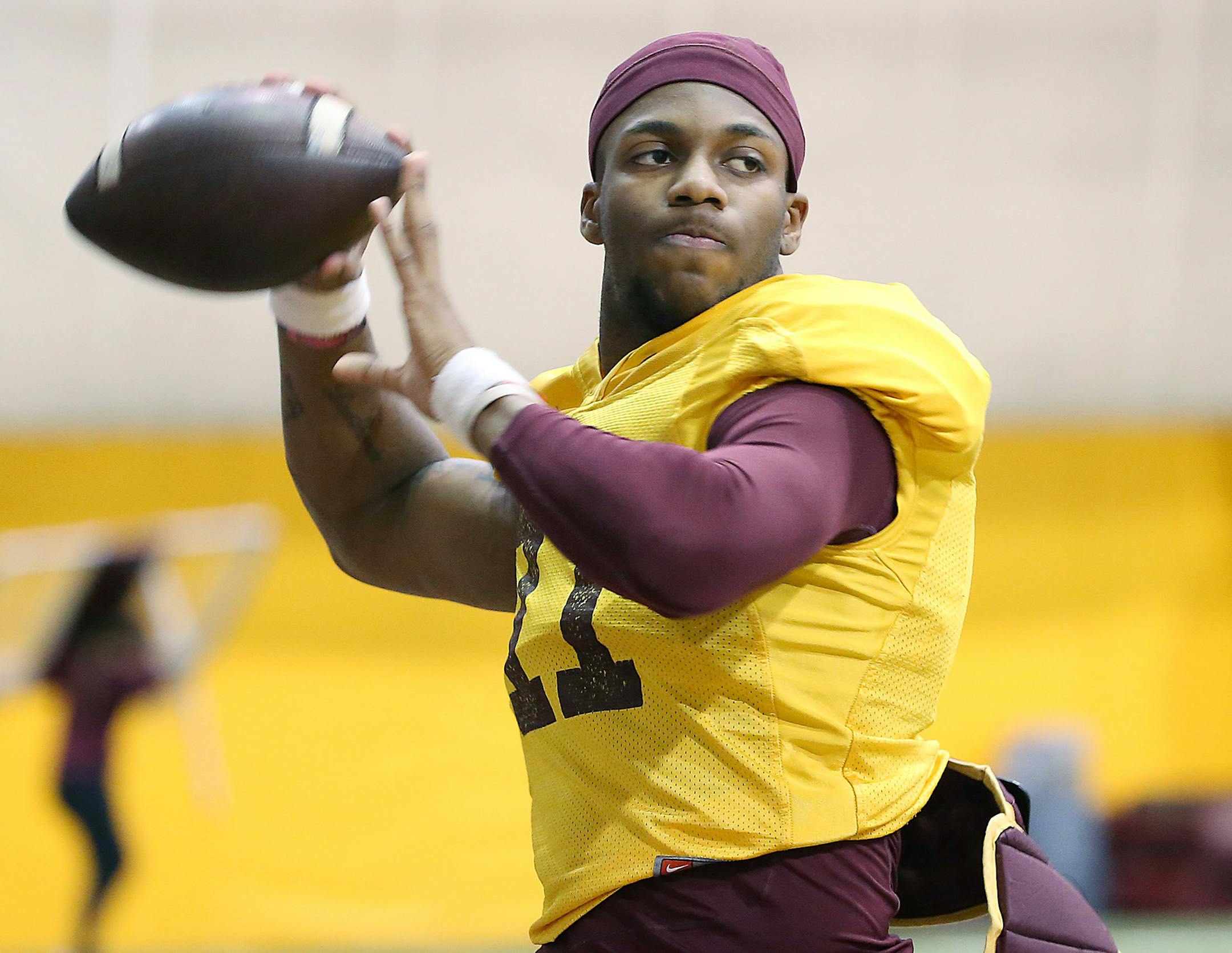 Gophers quarterback Demry Croft took to the practice field at the Gibson-Nagrski Football Complex at the U of M, Thursday, April 7, 2016 in Minneapolis, MN. ] (ELIZABETH FLORES/STAR TRIBUNE) ELIZABETH FLORES • eflores@startribune.com ORG XMIT: MIN1604072148196361 ORG XMIT: MIN1612291933153862