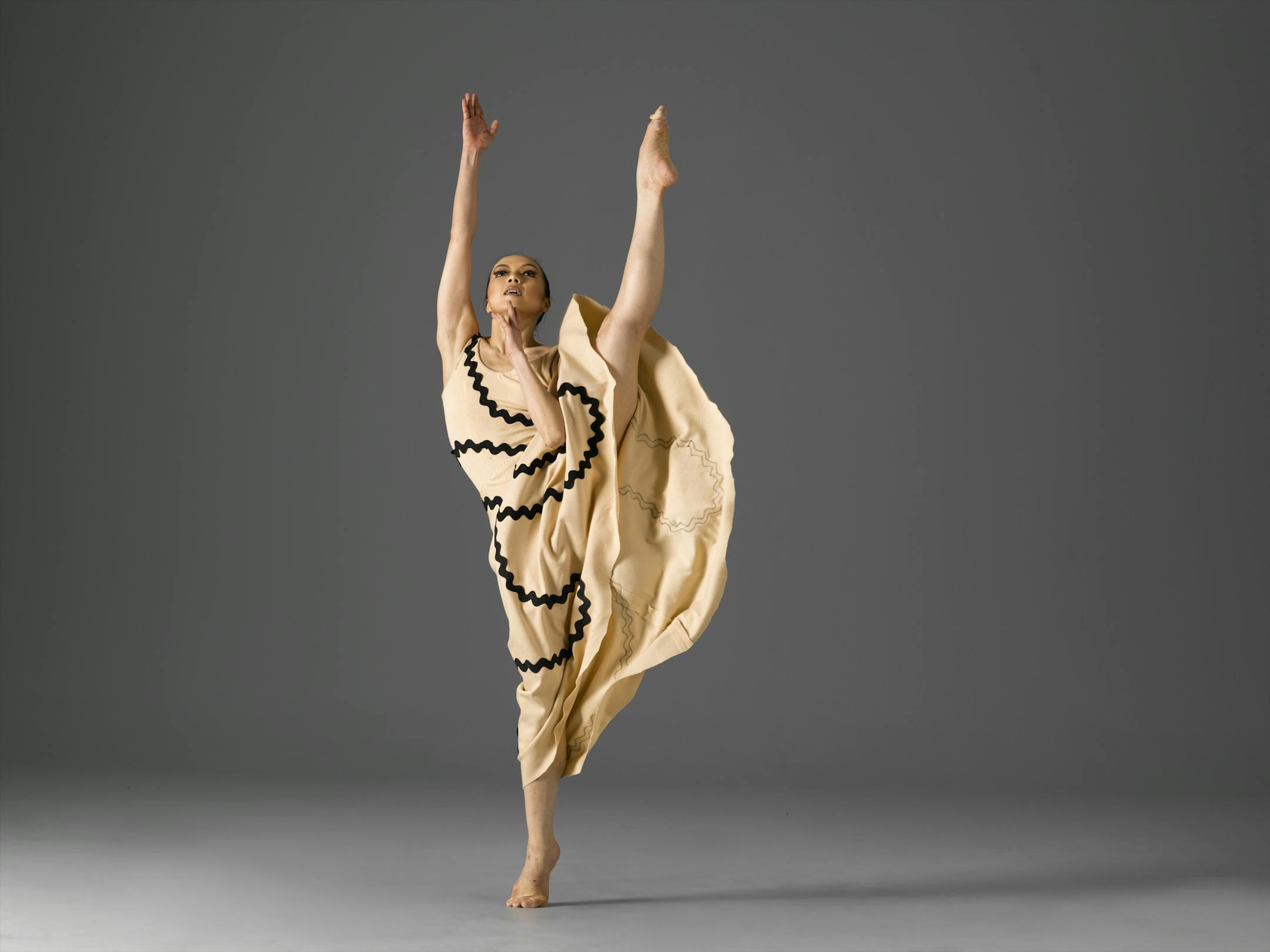 Martha Graham Dance Company Fang-Yi Sheu in Errand into the Maze Photo by John Deane
