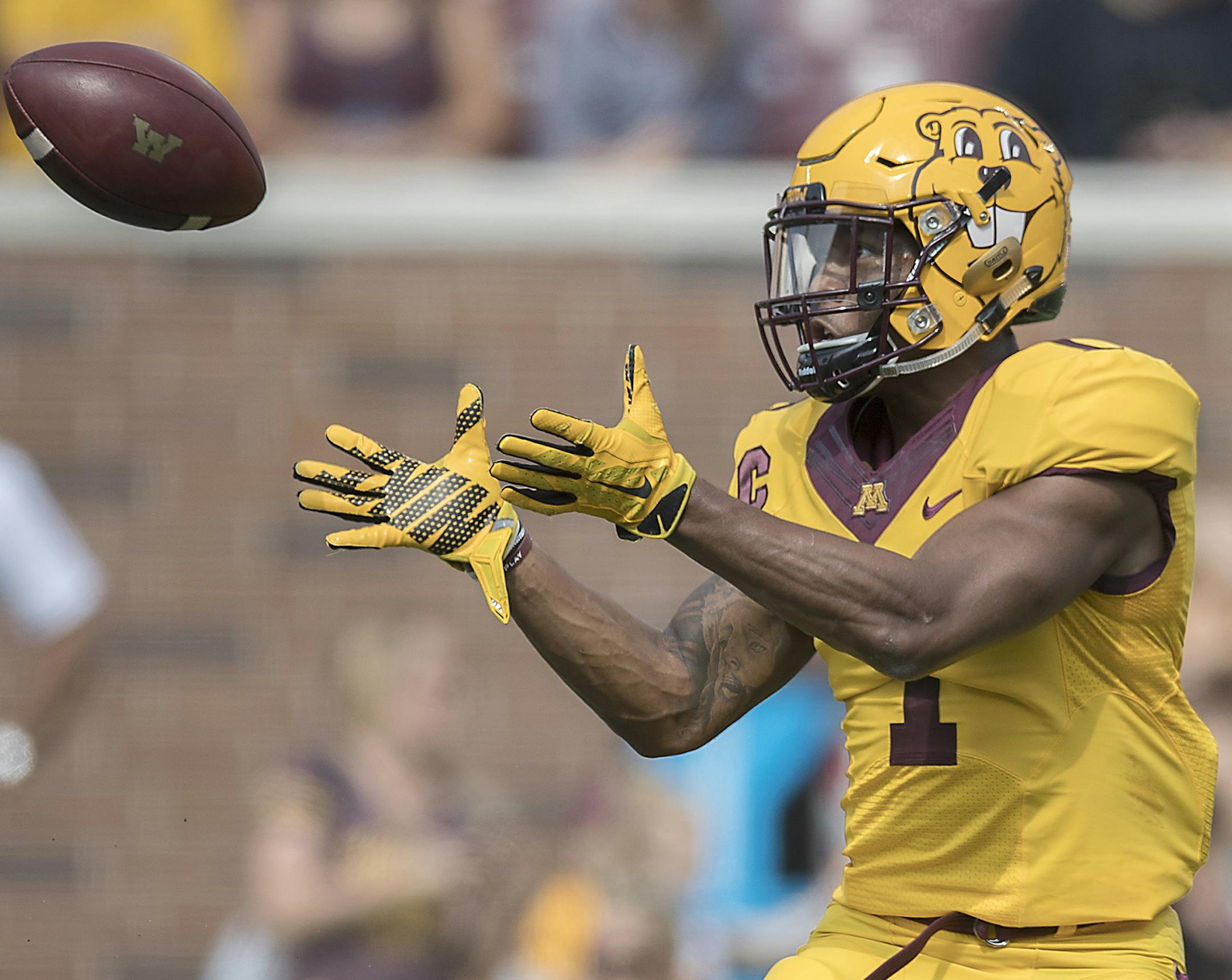 Minnesota's running back Rodney Smith warmed up before the Gophers took on Middle Tennessee at TCF Bank Stadium, Saturday, September 16, 2017 in Minneapolis, MN. ] ELIZABETH FLORES ï liz.flores@startribune.com ORG XMIT: MIN1709161415450044