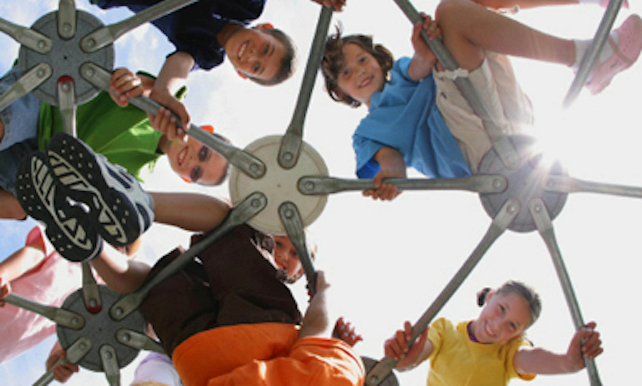 Follow these quick tips to keep your kids safe from dehydration when they're out playing in hot temperatures.