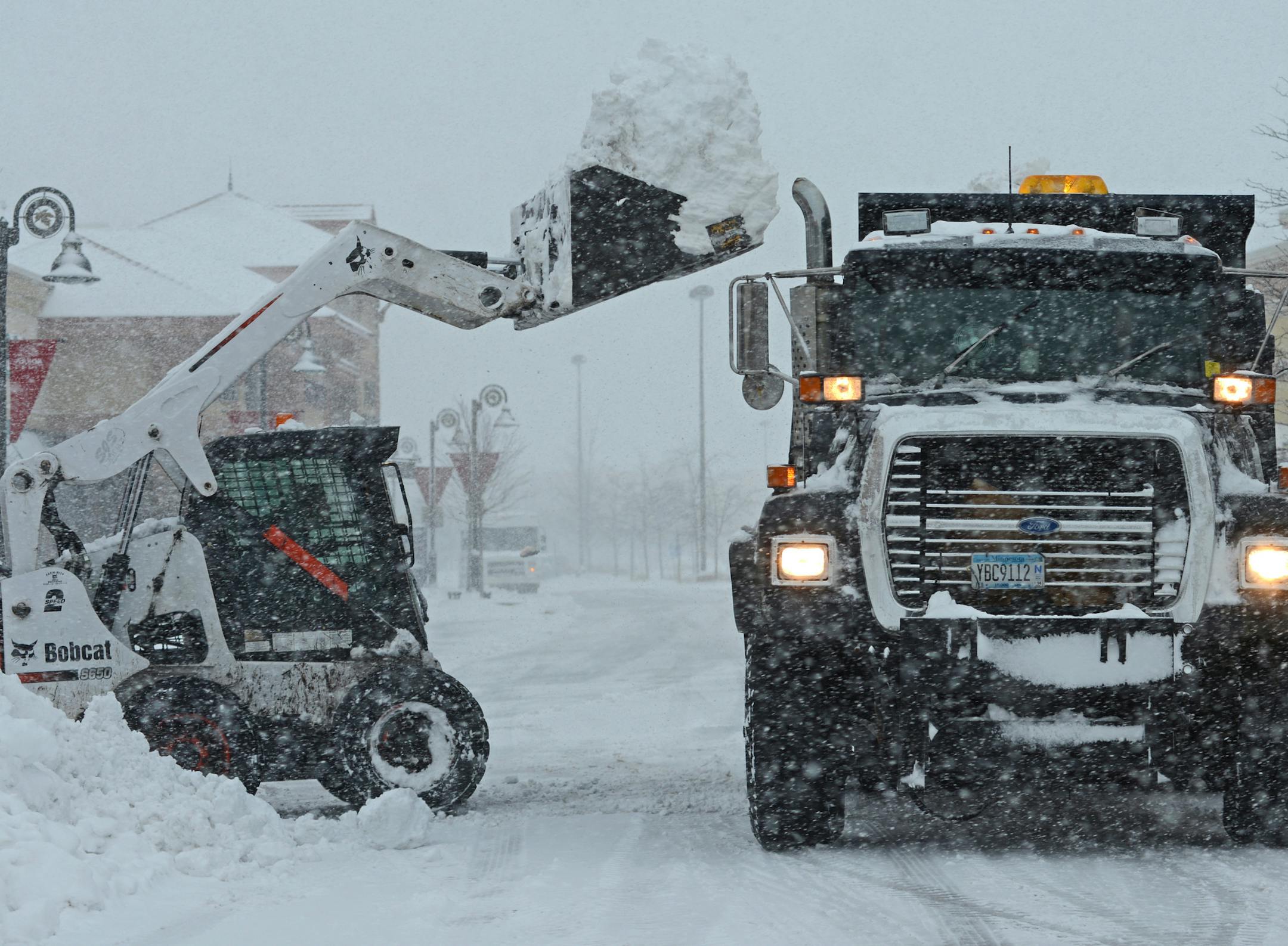 As much as 6 inches of snow is expected in the Twin Cities and Metro Area on Thursday April 11, 2013. Snow removal crews cleared the snow in the Shoppes at Arbor Lakes in Maple grove, Minn ] Richard.Sennott@startribune.com Richard Sennott/Star Tribune. , Minneapolis, Minn. Thursday 4/11/13) ** (cq)