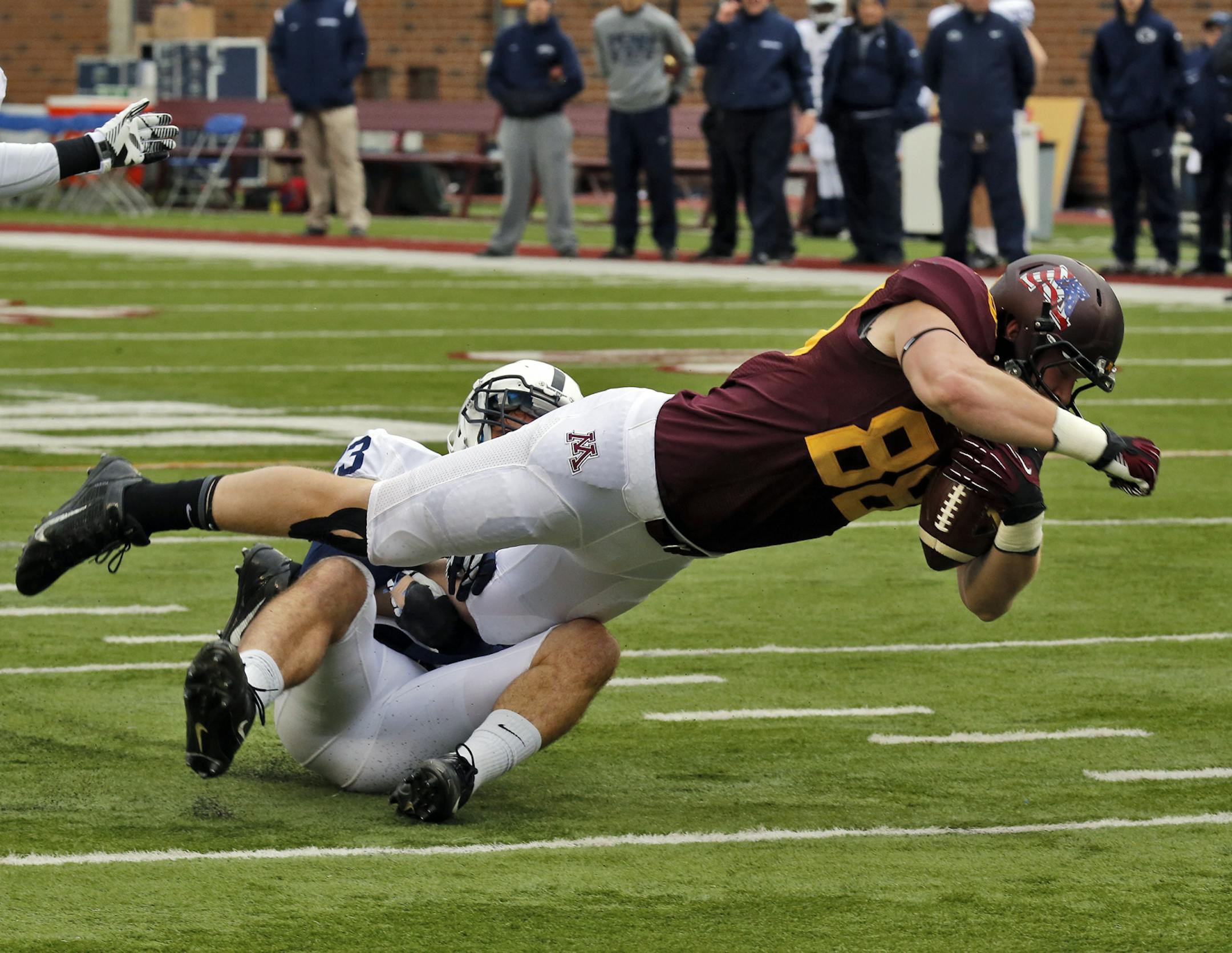 Minnesota Gophers vs. Penn State. Minnesota receiver Maxx Williams pulled in a 4th down reception for a first down and setting up the first Gophers touchdown in the first quarter.