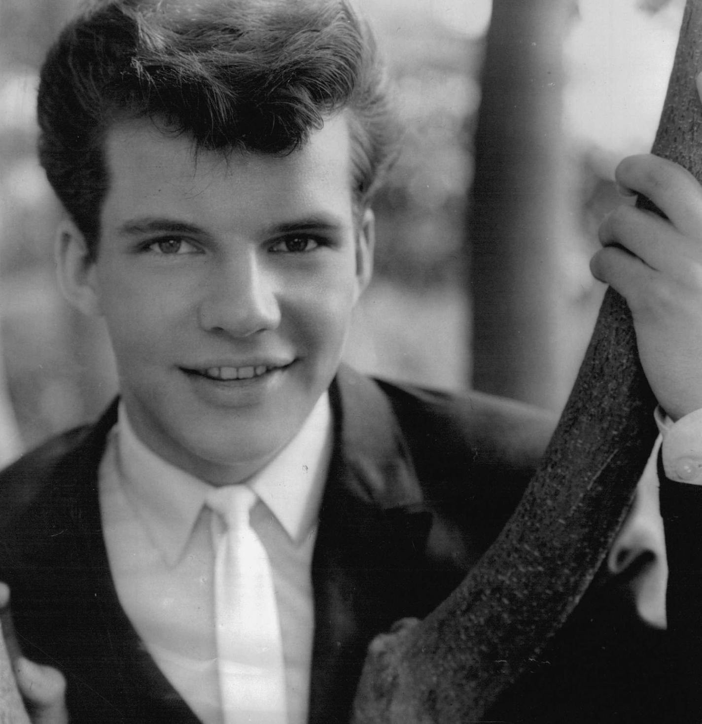 September 15, 1960 Bobby Vee From Fargo, an idol In these days when almost every new record hit gives birth to a potential new teen-age idol, it was inevitable one should hit close to home. Amont the current hot candidates for idoldom is a slim, hazel-eyed 17-year old from Fargo, N. D., name of Bobby Vee. (Vee is short for Velline, the family name.) August 16, 1963 August 19, 1963 May 8, 1989 Minneapolis Star Tribune ORG XMIT: MIN2016093007183105 ORG XMIT: MIN1609300738010125