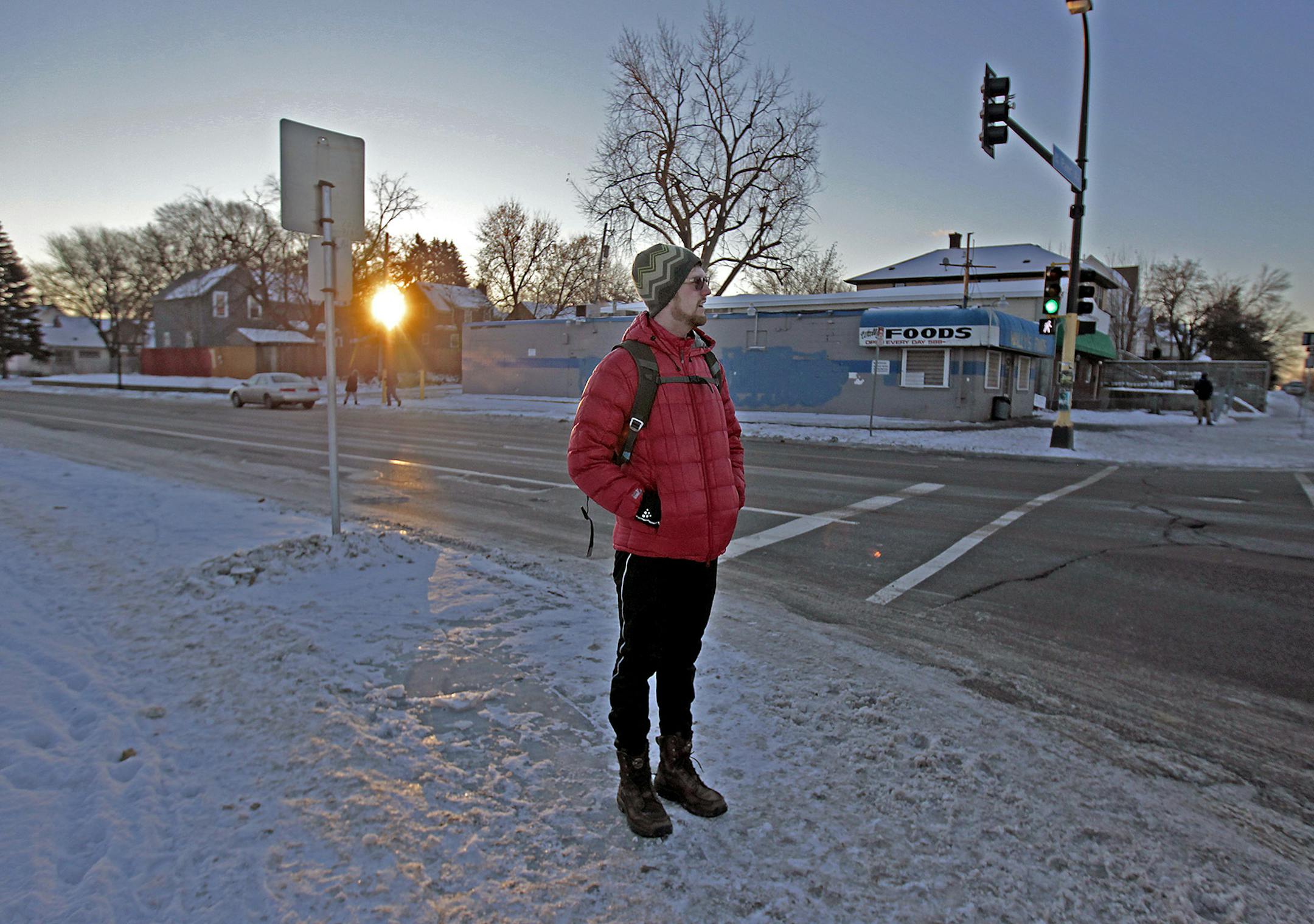 Jake Gau walked a few blocks to a bus stop on his way to work, Thursday, November 20, 2014 in Minneapolis, MN. ] (ELIZABETH FLORES/STAR TRIBUNE) ELIZABETH FLORES • eflores@startribune.com