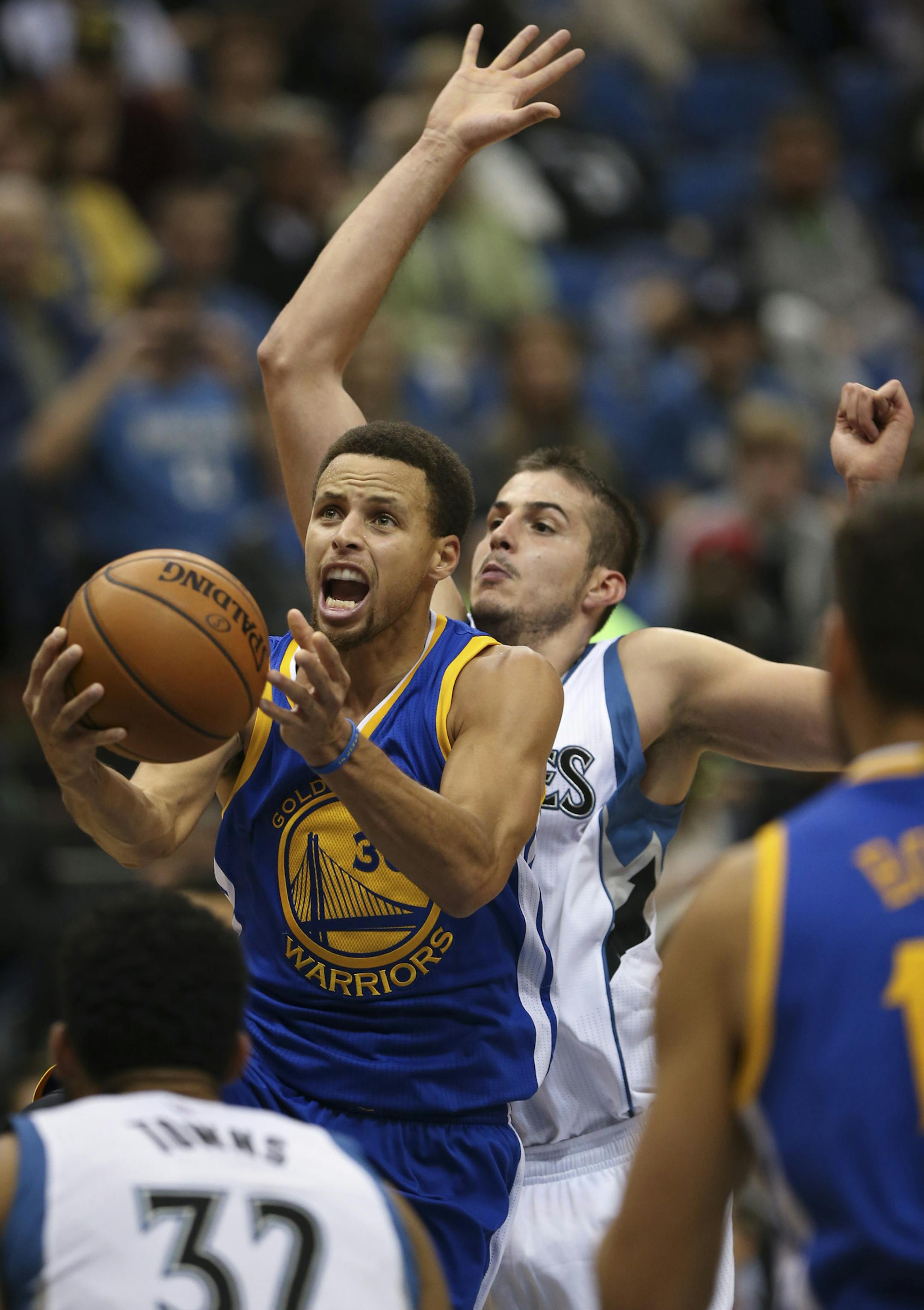 Warriors guard Stephen Curry proved unstoppable, putting up 46 points against the Wolves in Golden State&#x2019;s 129-116 win.