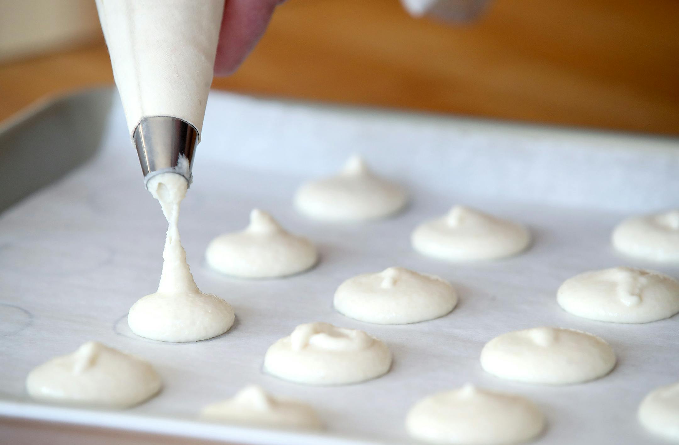 Baking Central tackles French macarons. ] (ELIZABETH FLORES/STAR TRIBUNE) ELIZABETH FLORES &#x2022; eflores@startribune.com