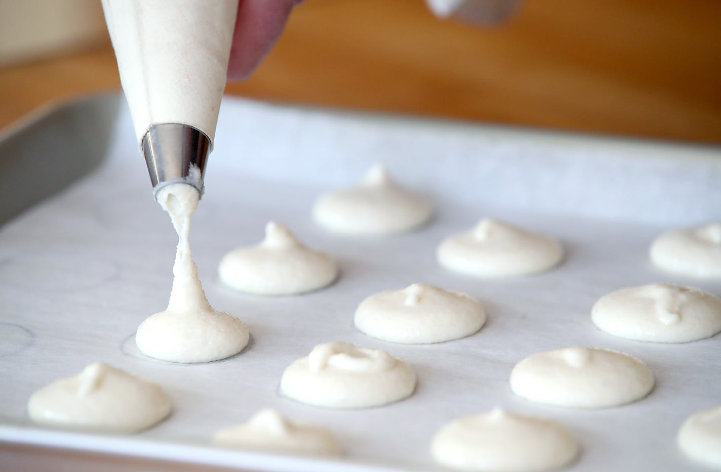 Baking Central tackles French macarons. ] (ELIZABETH FLORES/STAR TRIBUNE) ELIZABETH FLORES &#x2022; eflores@startribune.com