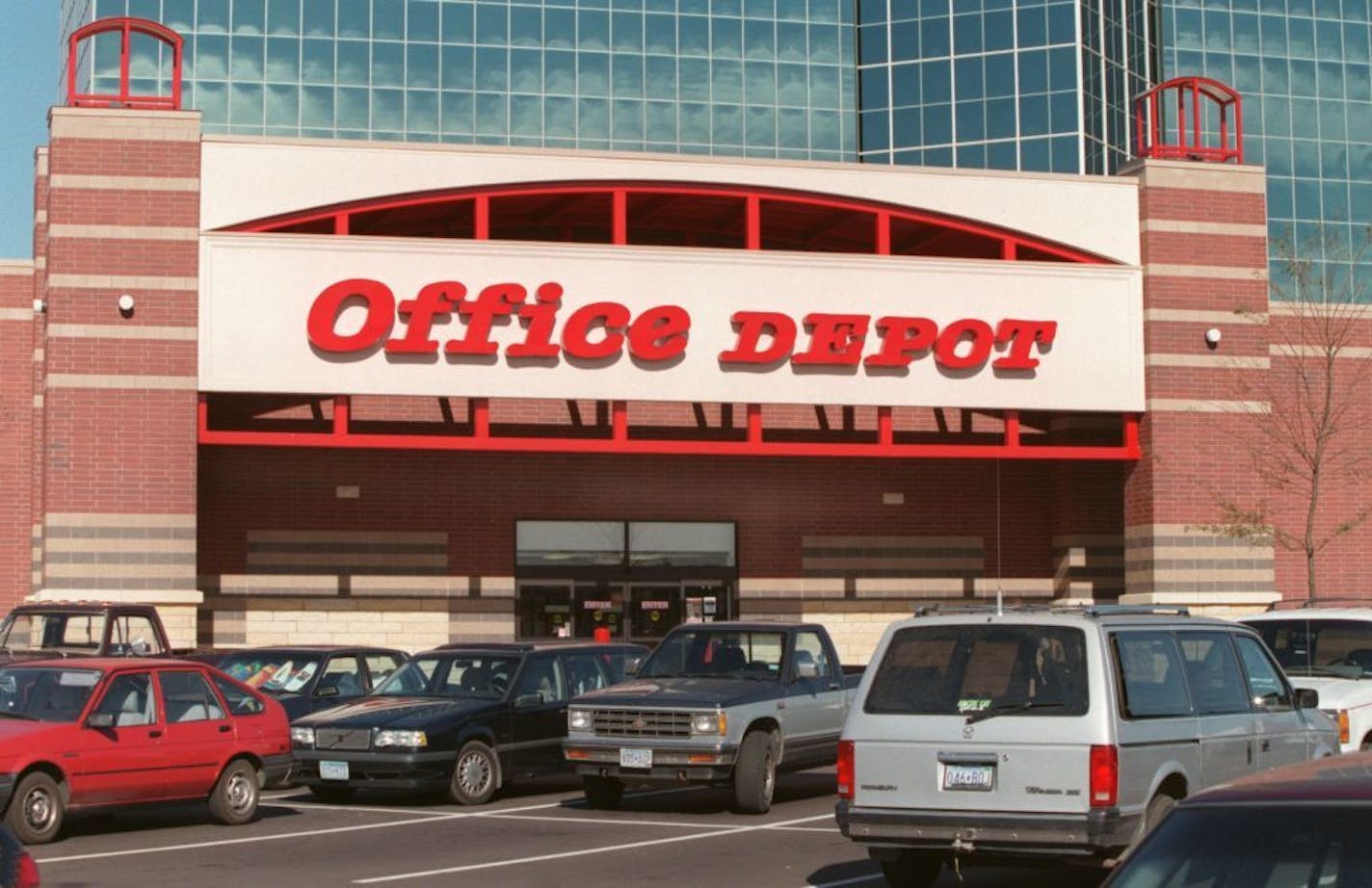 Office Depot in Bloomington/Edina is one of three store including Circuit City and CompUSA that sells computers in the same strip-mall complex.