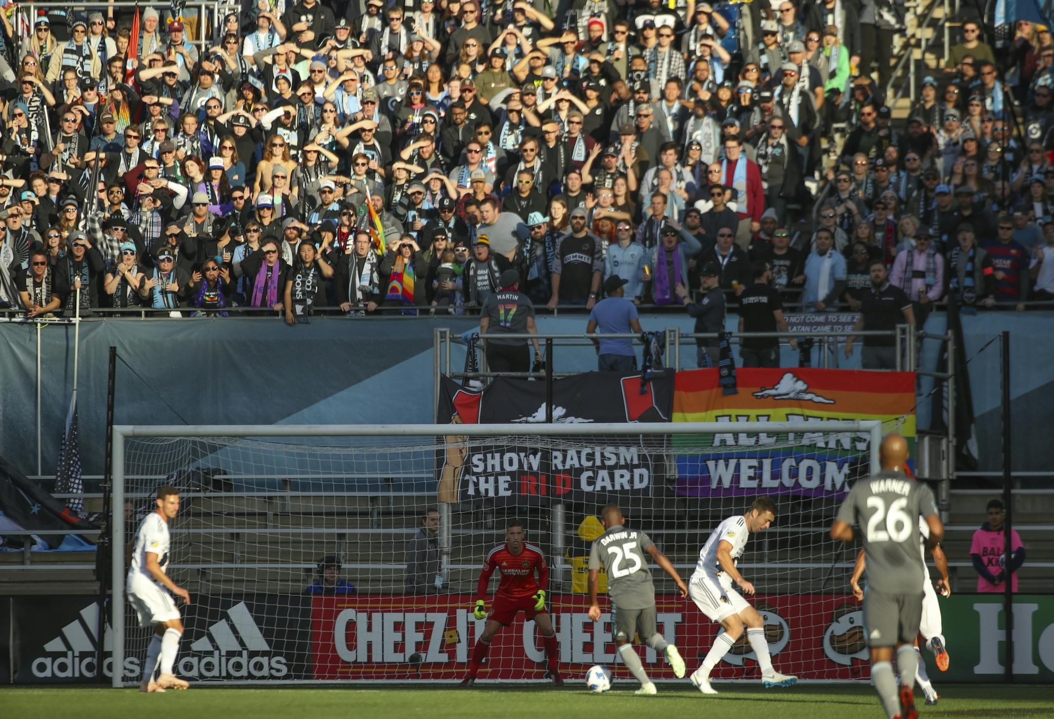 Minnesota United forward Carlos Darwin Quintero (25) had a scoring opportunity in the first half after making a move on Los Angeles Galaxy defender Dave Romney (4).