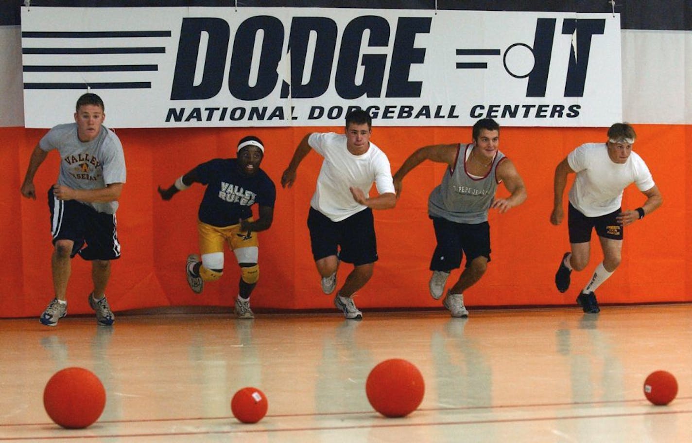 Joey McLeister/Star Tribune Minneapolis,Mn.,Sat.,June 19, 2004--The Sleevemonsters make the initial dash for the dodgeballs in the center of the court at Dodge-It during tournamant play Saturday. GENERAL INFORMATION: Dodge-It, a dodgeball center in south Minneapolis, hosted a dodgeball tournament.