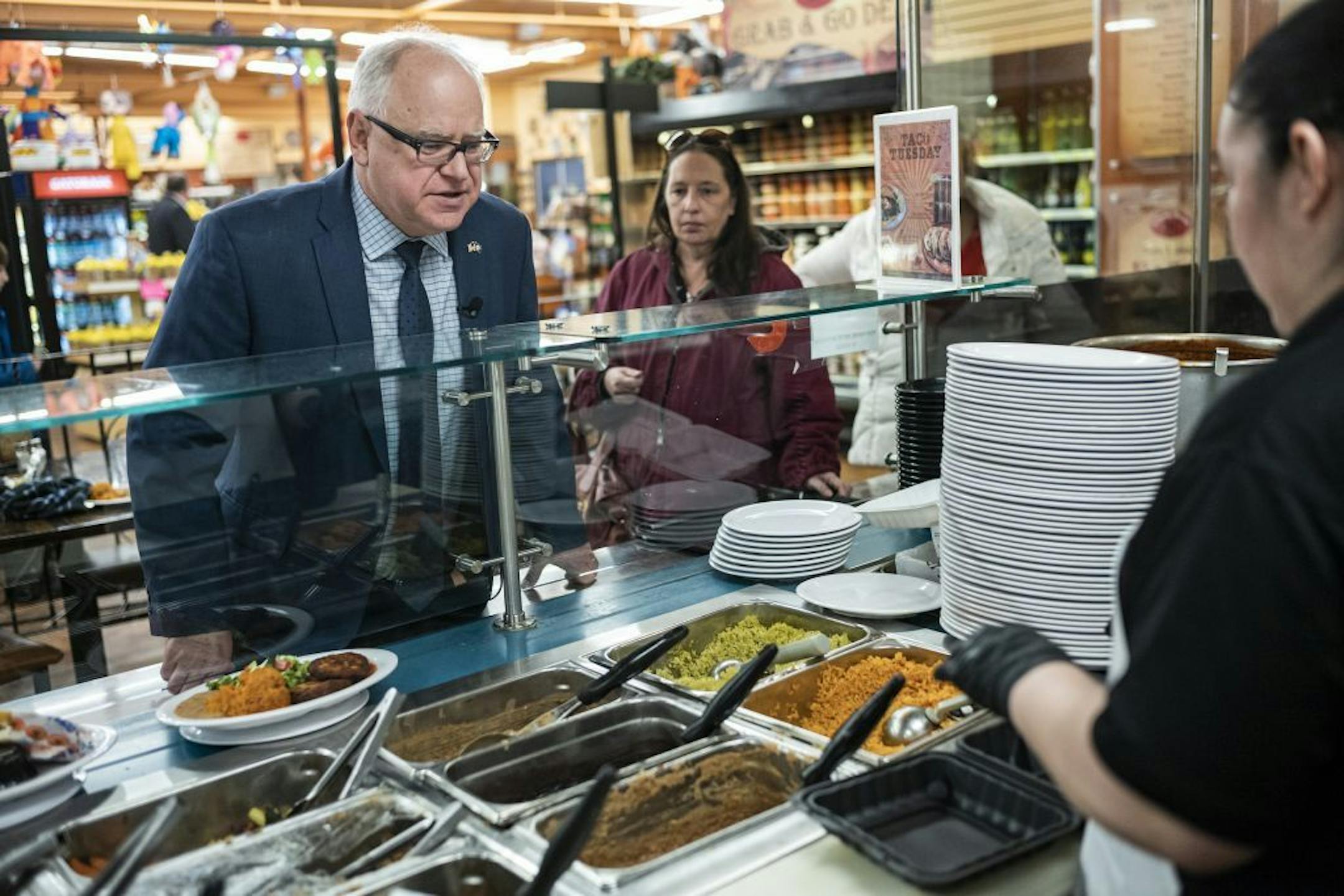 Governor Tim Walz patronized the cantina at Burrito Mercado by getting some takeout after he read about the robbery.