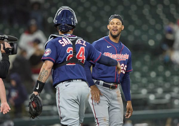 Gary Sanchez and Byron Buxton of the Twins celebrated their victory over the Mariners on Monday night in Seattle.