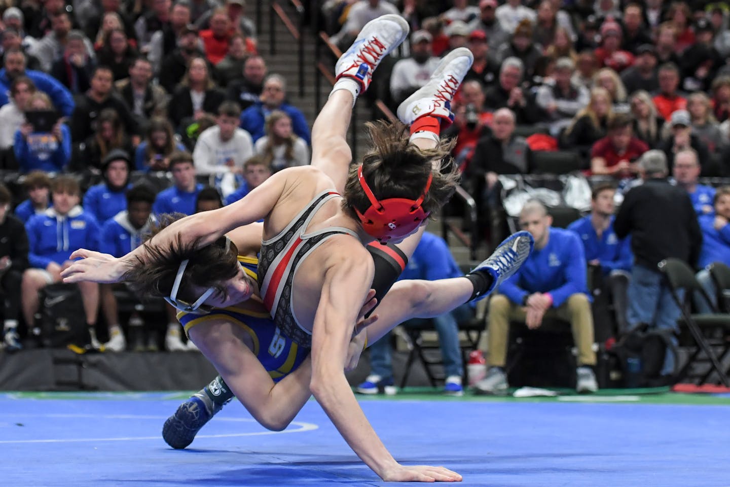 Chase Mills of St. Michael-Albertville takes down Stillwater's Mikey Jelinek in a 106 LB bout during the Class 3A Minnesota High School Wrestling Team Championship between Stillwater and St. Michael Albertville Thursday, March 3, 2022 at Xcel Energy Center in St. Paul, Minn. Mills won 7-5 by decision. ] AARON LAVINSKY • aaron.lavinsky@startribune.com