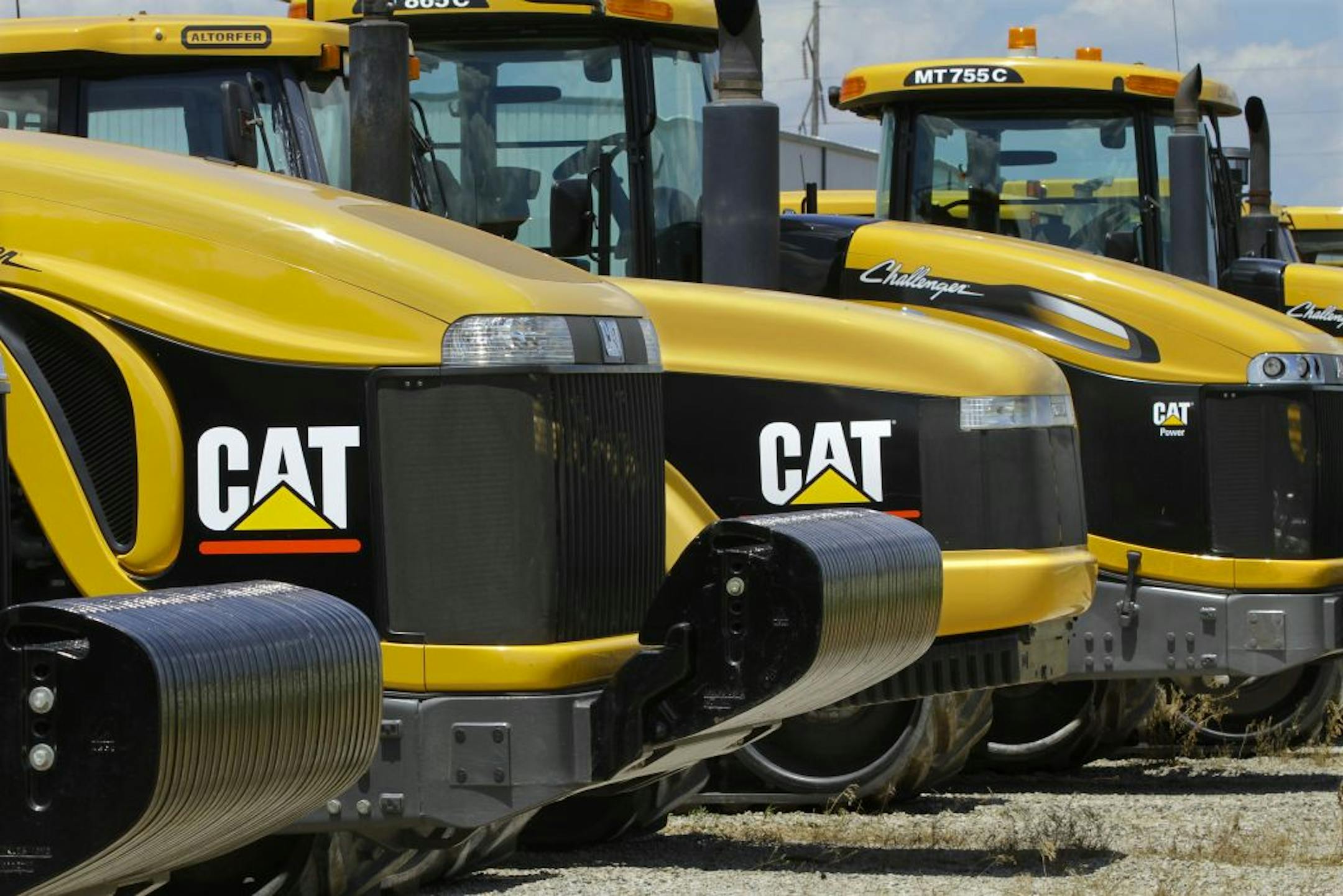 Caterpillar said Monday its dealers are ordering less and cutting back on inventory. "We're not expecting rapid growth, and we're not predicting a global recession," CEO Doug Oberhelman said.