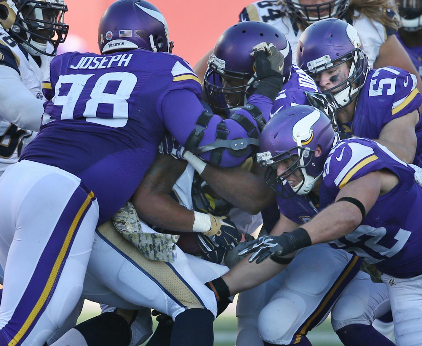 Vikings defensive tackle Linval Joseph (98)