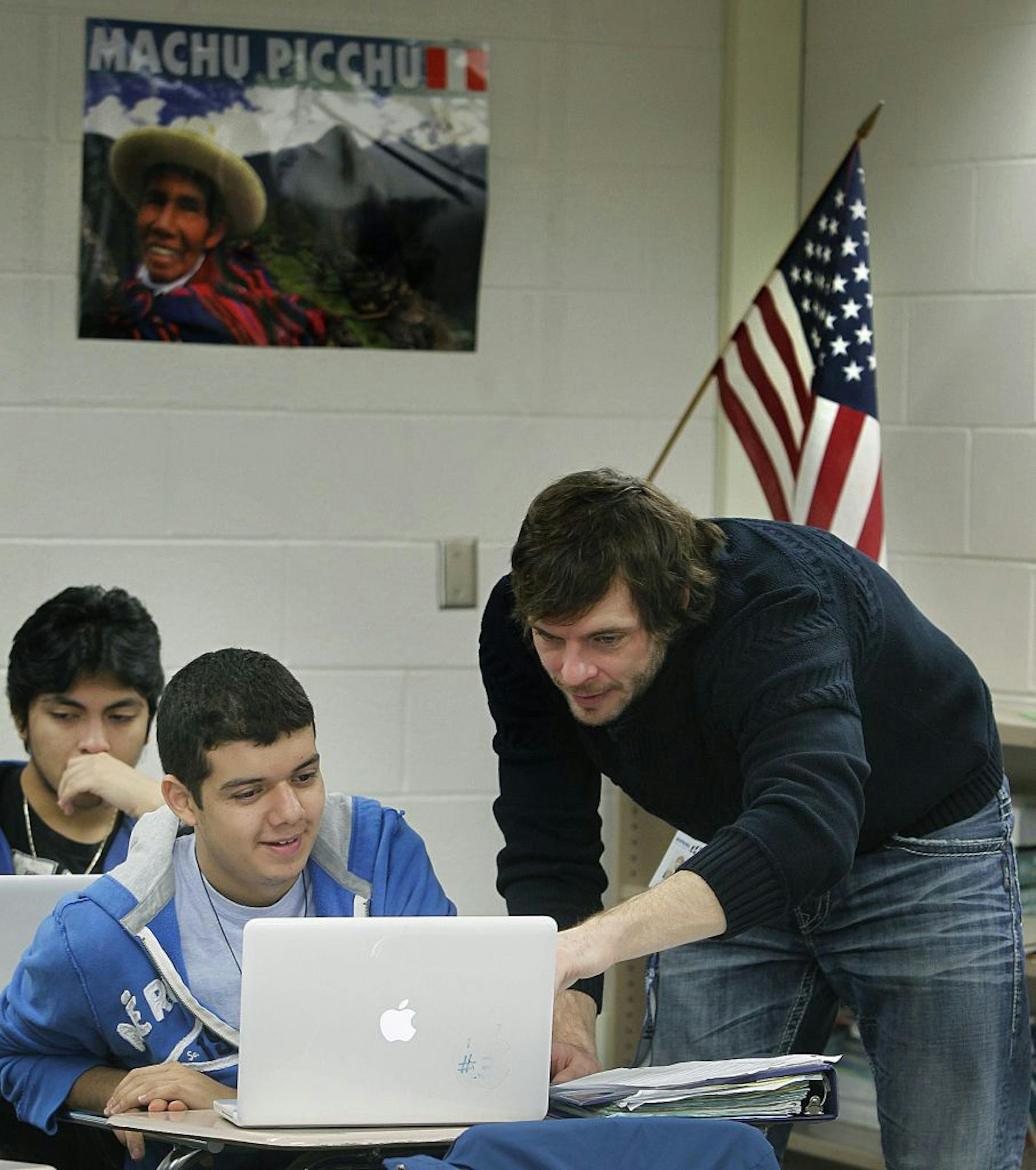 Speaking only in Spanish, Juntos teacher Erik Thompson worked with student Jose Hernandez at North Junior High in Hopkins.