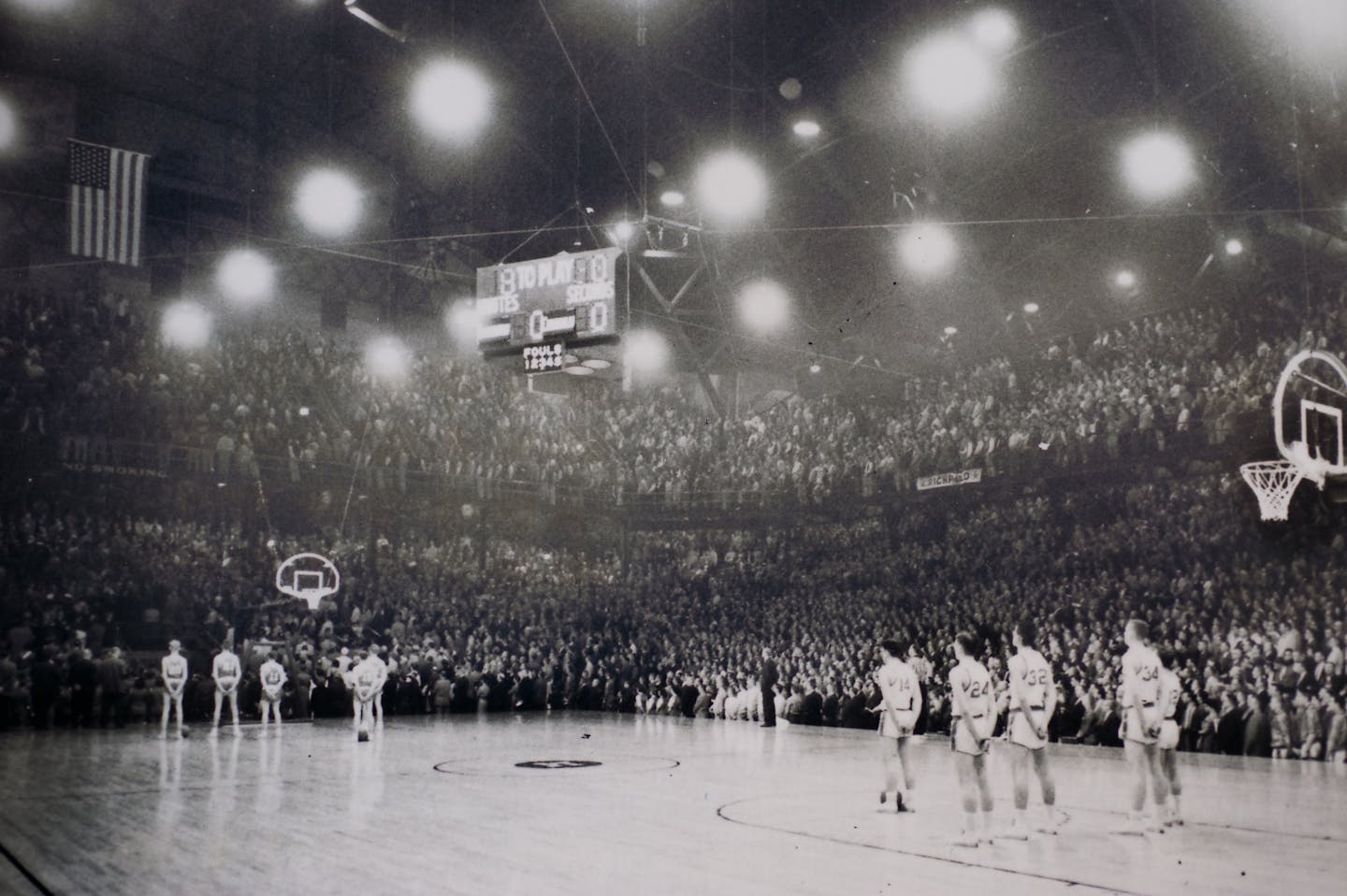 'Hoosiers' of the North: Williams Arena (the Barn) was packed to the rafters the night of March 26, 1960, when Edgerton defeated Austin in the one-class state basketball tournament.