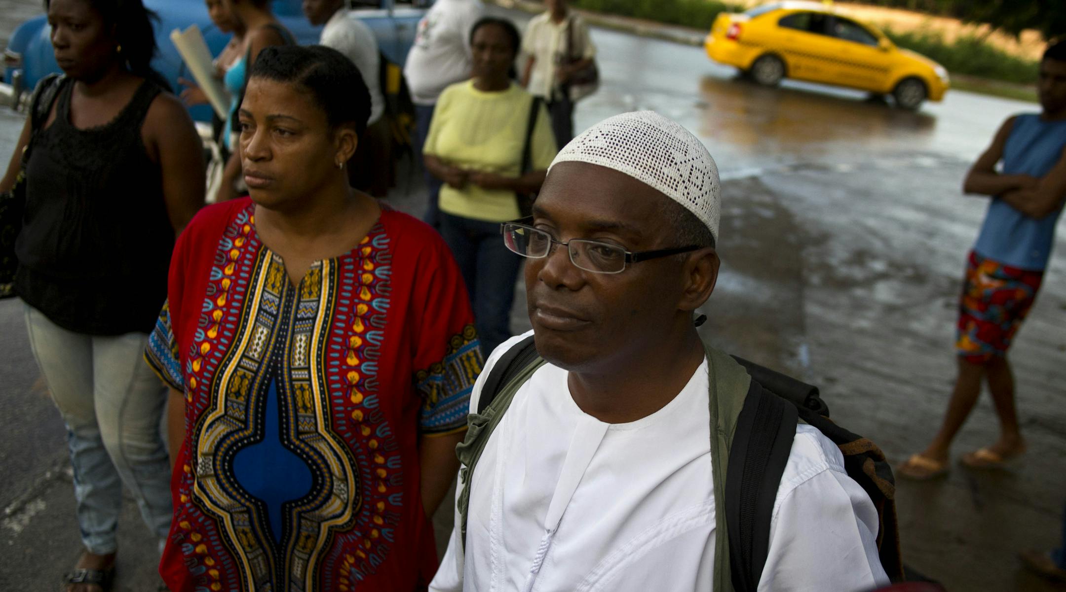 Accompanied by his wife, Aime Quesada, U.S. citizen William Potts headed to the U.S. Interest Section in Havana on Wednesday.