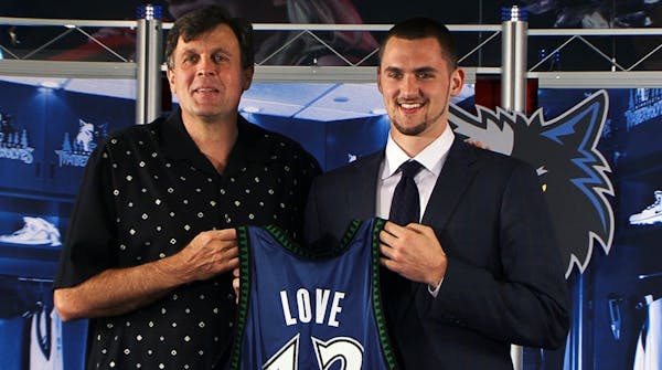 Kevin McHale, left, vice president of basketball operations for the Minnesota Timberwolves, introduces Kevin Love during a news conference Friday, Jun