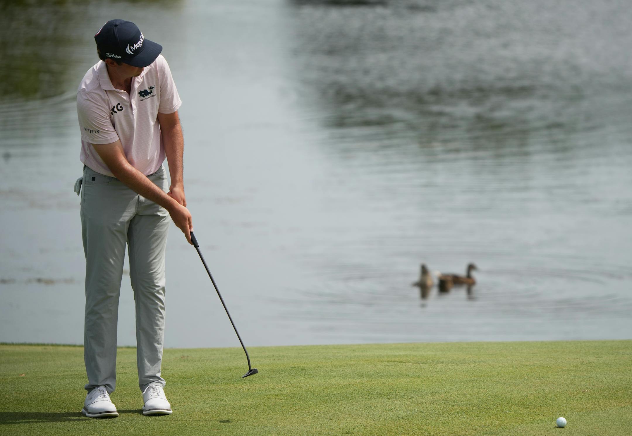 J.T. Poston putted on the 6th hole iof the 3M Open.