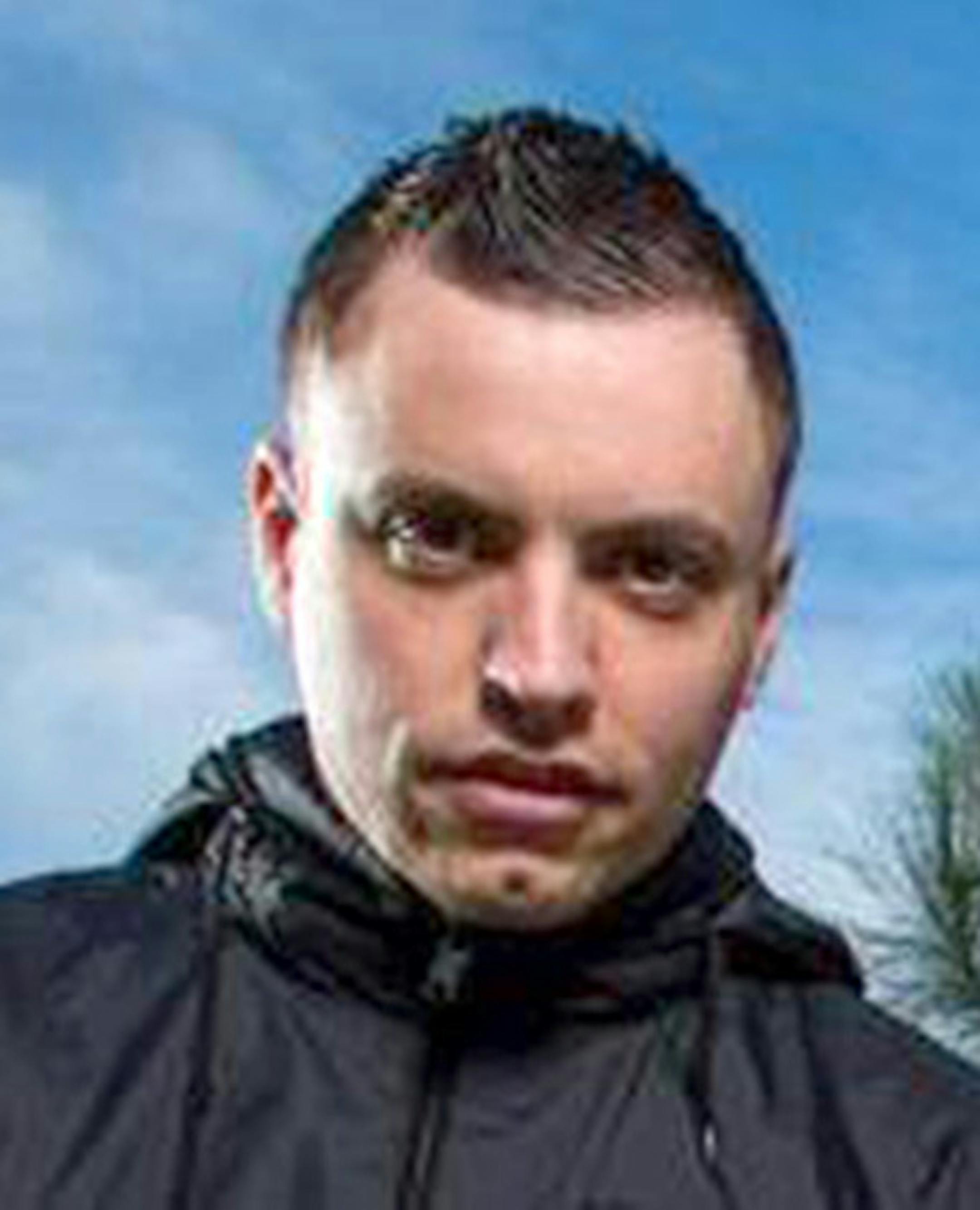 Gutarist, Justin Lowe