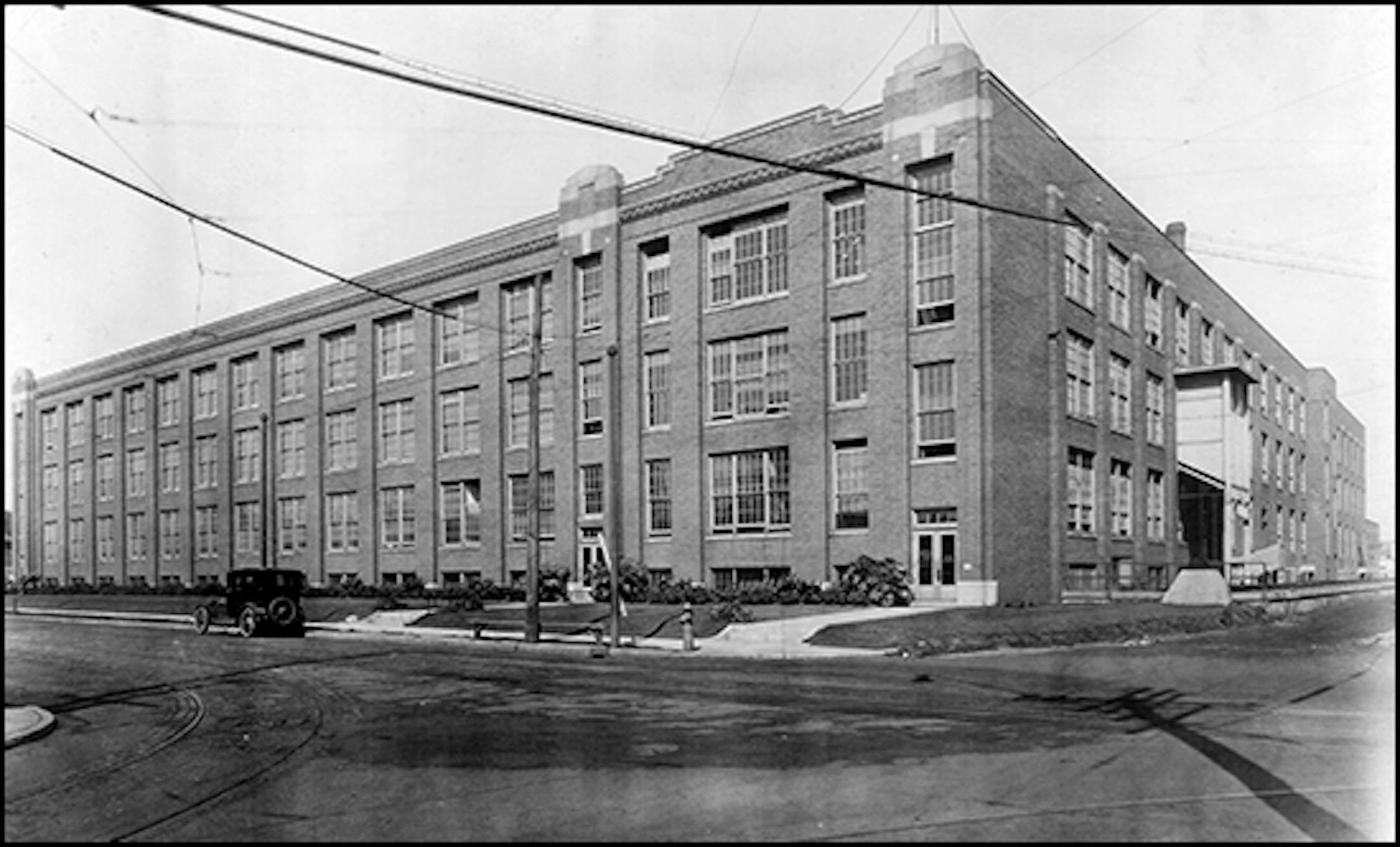 Neighborhood: Northeast
Address: Broadway St NE at Jackson NE Mpls MN
Photographer: Hibbard
View: Exterior
Source: Minneapolis Civic and Commerce Association