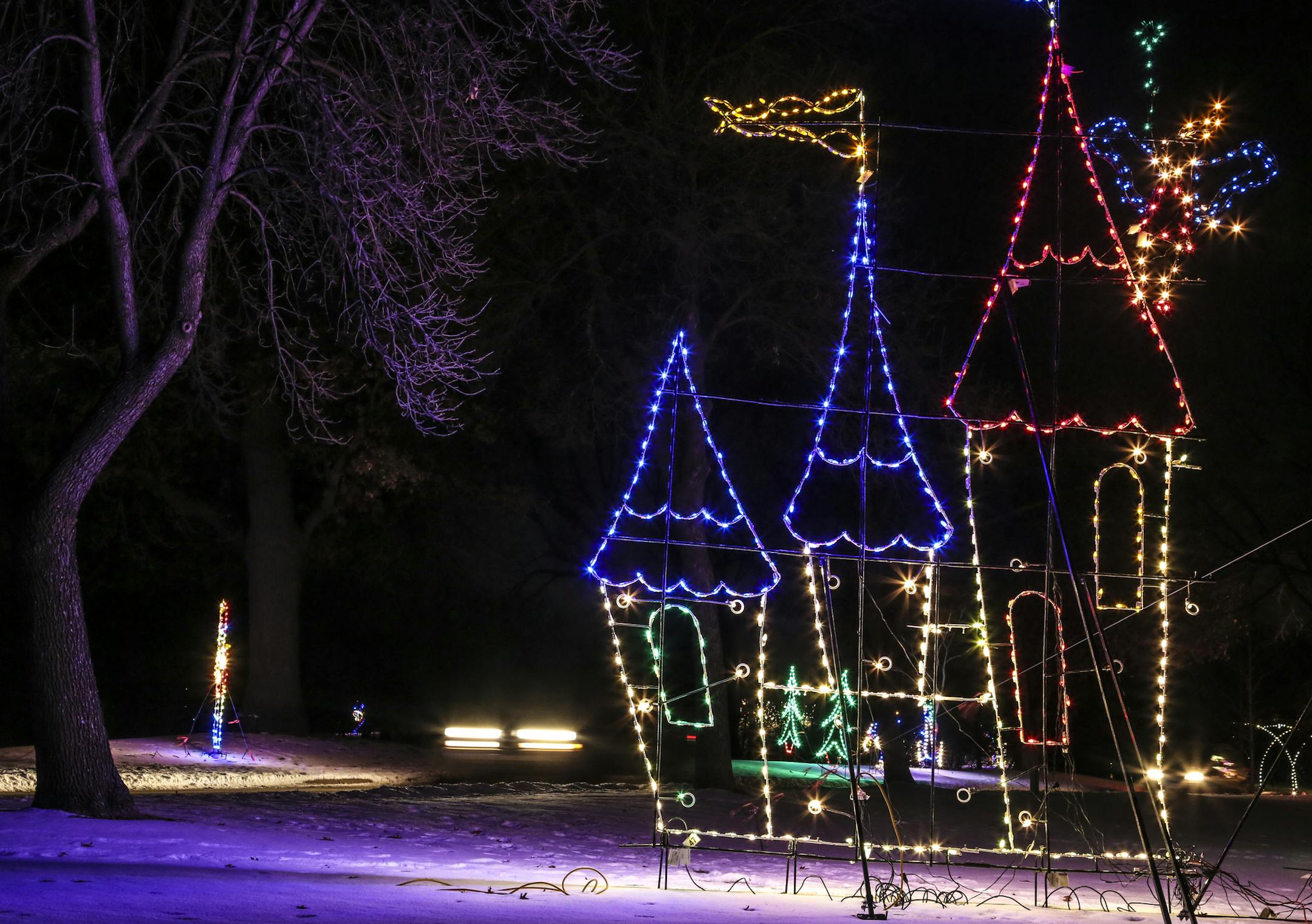 Cars drove past holiday lights at the Holiday Lights in the Park at Phalen Park in St. Paul, Minn., on Sunday, November 29, 2014. ] RENÉE JONES SCHNEIDER reneejones@startribune.com