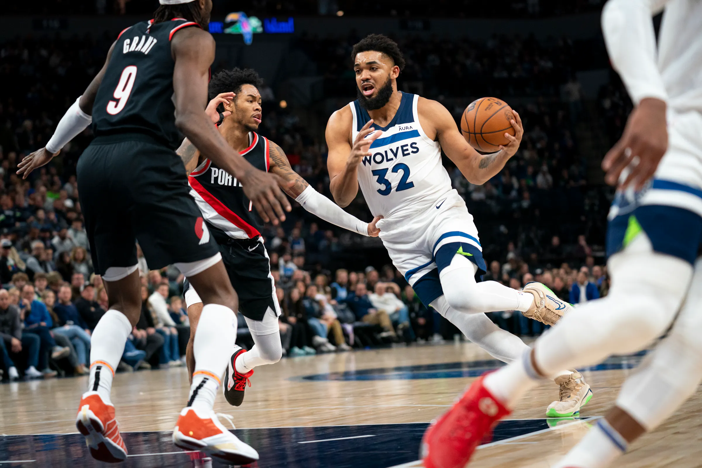 Timberwolves take it to struggling Portland, winning 116-93