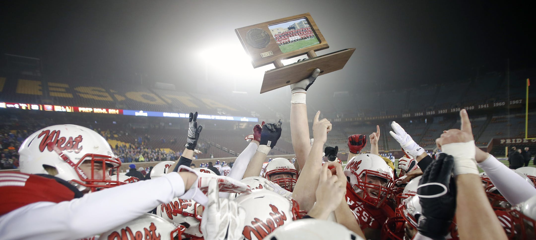 The Mankato West Scarlets celebrate after defeating Simley 42-19 in the Class 5A Prep Bowl Saturday night. ] AARON LAVINSKY • aaron.lavinsky@startribune.com Simley takes on Mankato West in the Class 5A Prep Bowl Saturday, Nov. 22, 2014 at TCF Bank Stadium. ORG XMIT: MIN1411221921400285