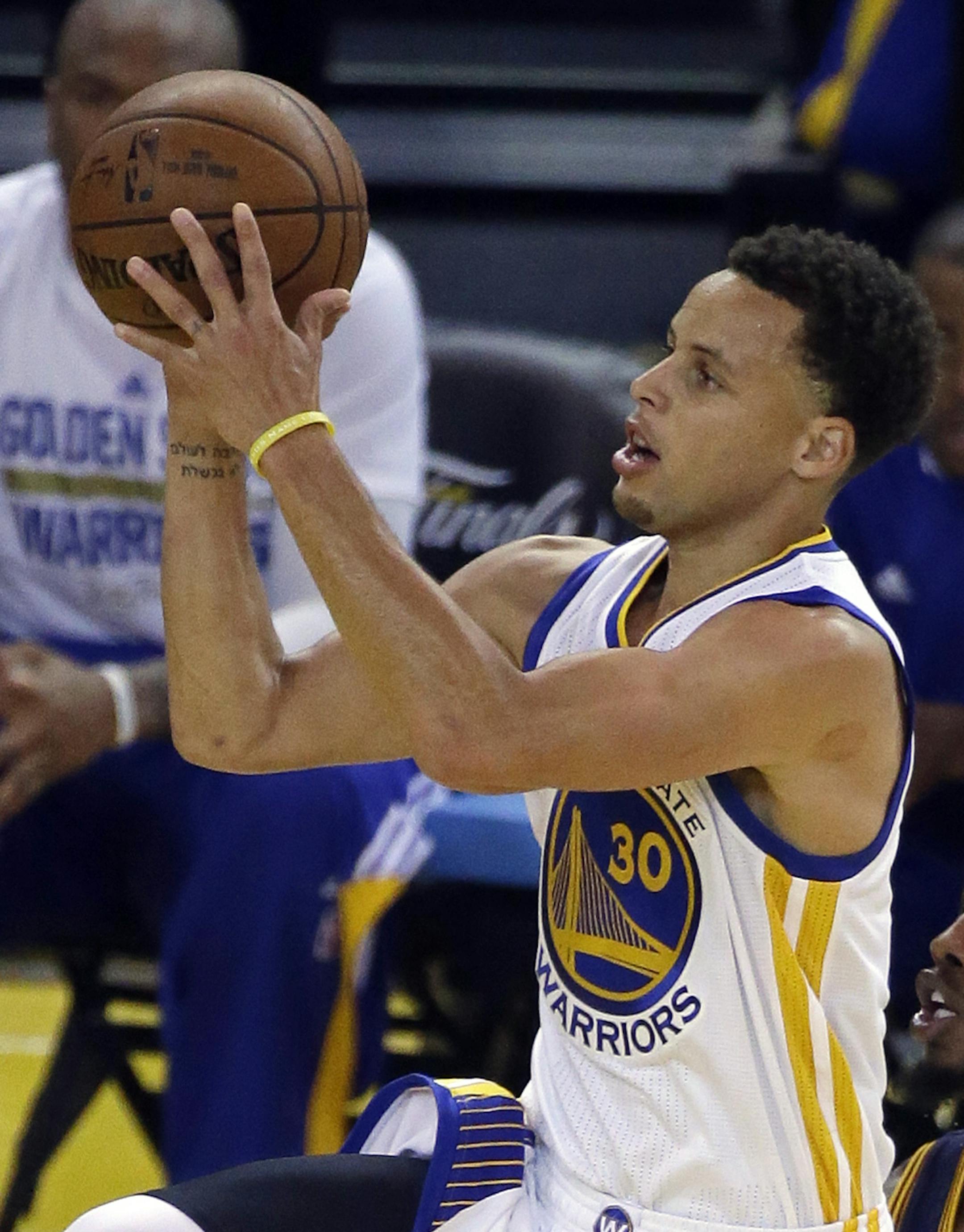 Golden State Warriors guard Stephen Curry (30) shoots against Cleveland Cavaliers guard Iman Shumpert during the first half of Game 1 of basketball's NBA Finals in Oakland, Calif., Thursday, June 4, 2015. (AP Photo/Eric Risberg)