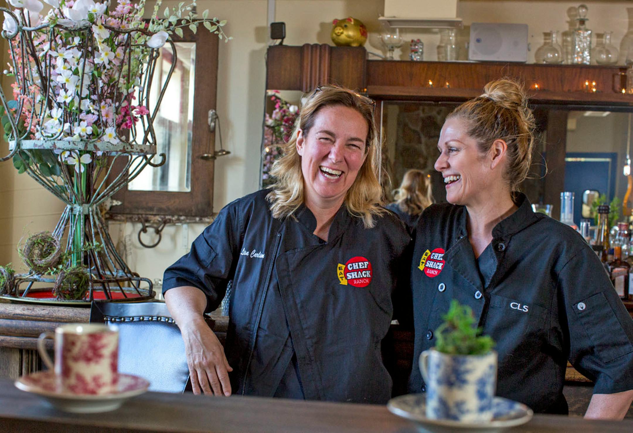 Chef Shack co-owners and chefs Lisa Carlson and Carrie Summer (right) pose for a portrait in Bay City. ] COURTNEY PEDROZA • courtney.pedroza@startribune.com June 22-24, 2017; Wisconsin restaurants, cafes, bars, bakeries and breweries; Dining along the Mississippi River.