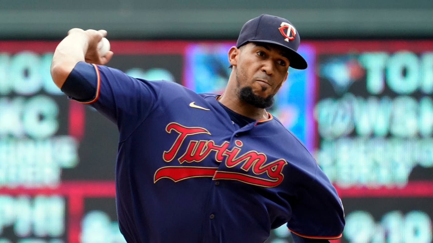 Twins pitcher Edgar Garcia