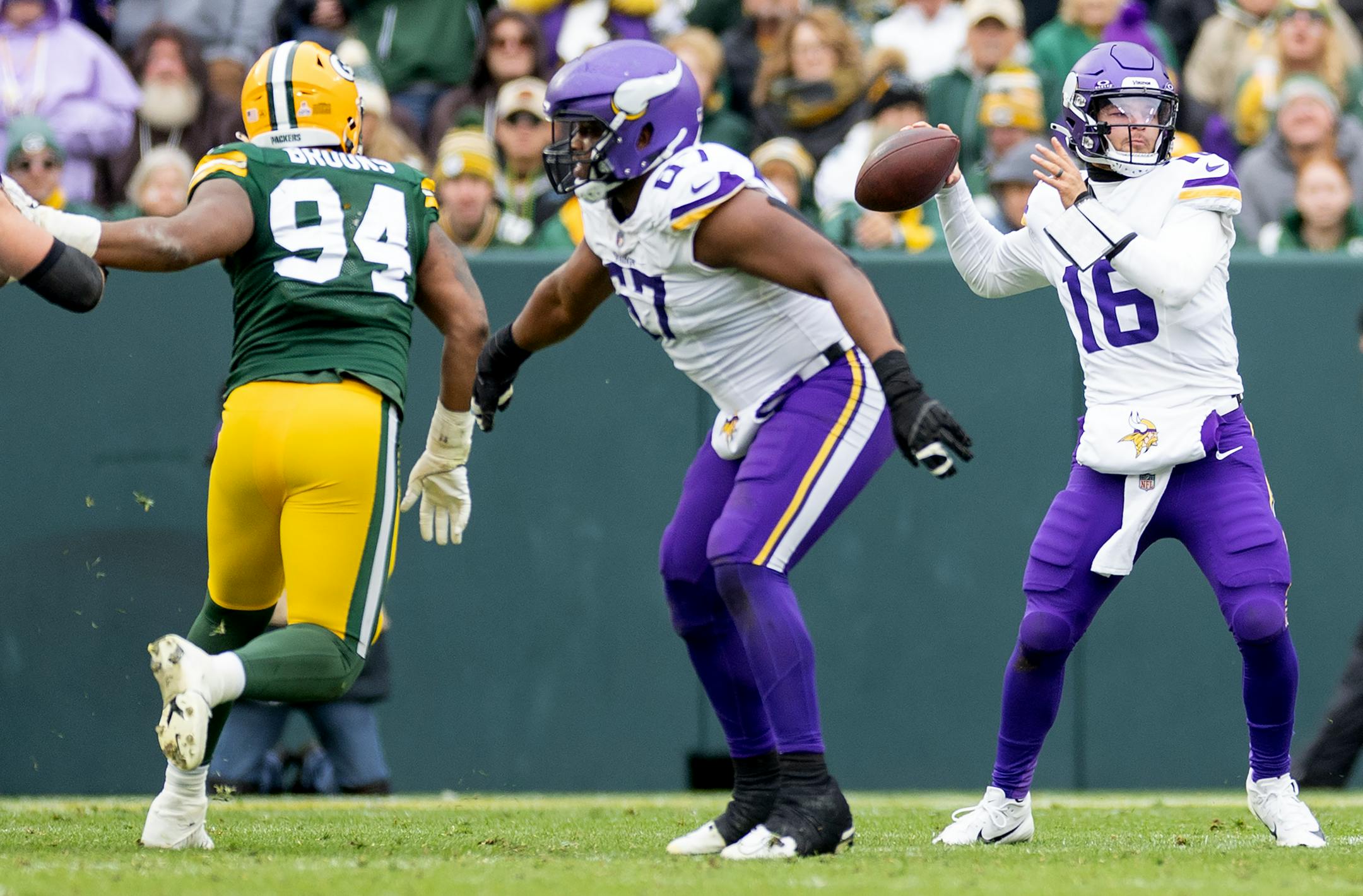 Minnesota Vikings quarterback Jaren Hall (16) attempts a pass in the fourth quarter Sunday, October 29, 2023, at Lambeau Field in Green Bay, Wis. ] CARLOS GONZALEZ • carlos.gonzalez@startribune.com